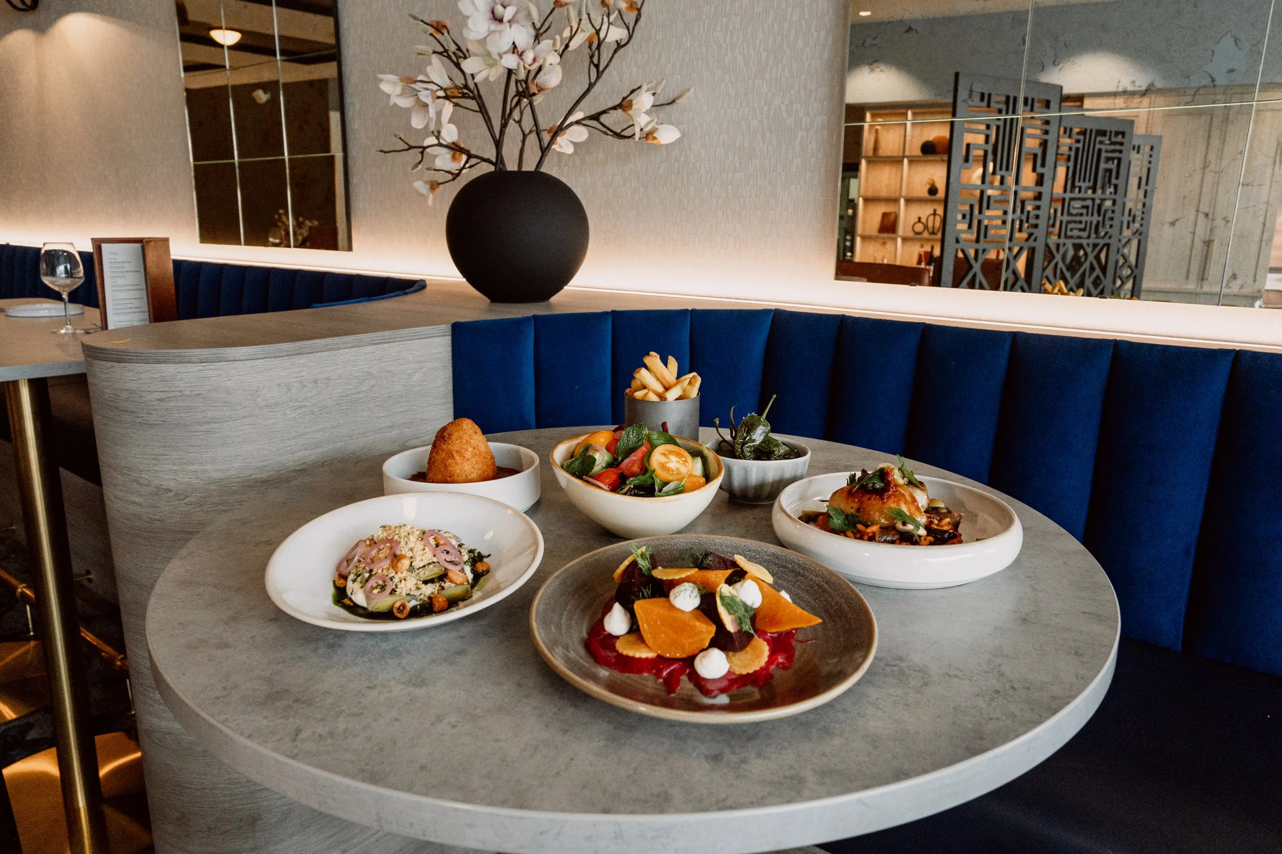 025_ Tutto & Circle Lounge.jpg