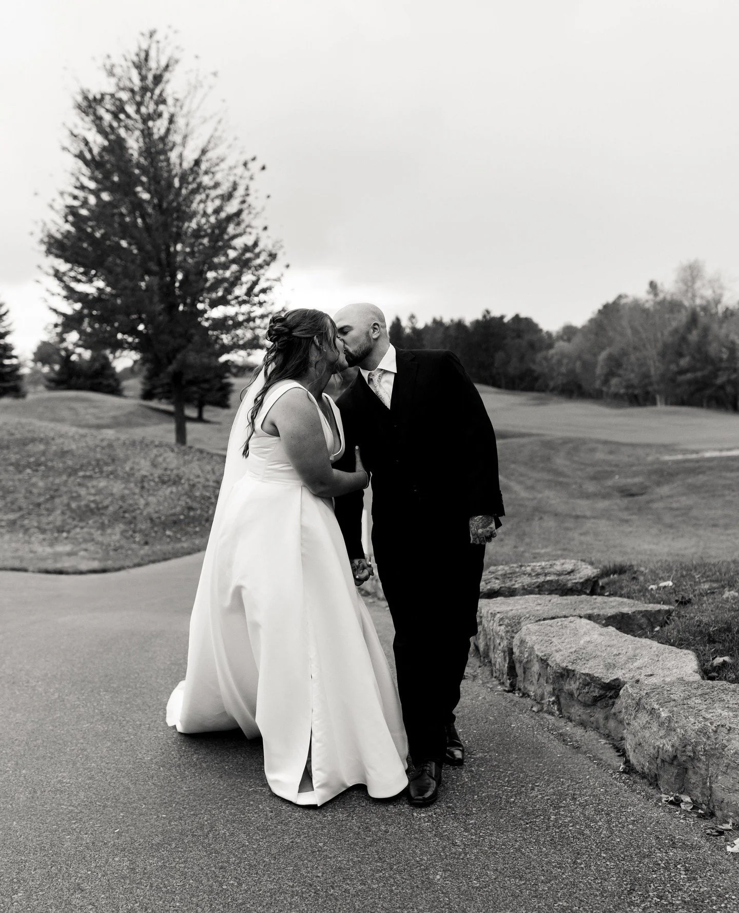 2026 couples, its finally your moment! ⁠
⁠
Getting married this year? Here's a few things I&rsquo;ve learned after photographing a LOT of weddings 🤍⁠
⁠
1. Build extra time into your timeline &mdash; the best moments are never rushed.⁠
2. Prioritise 