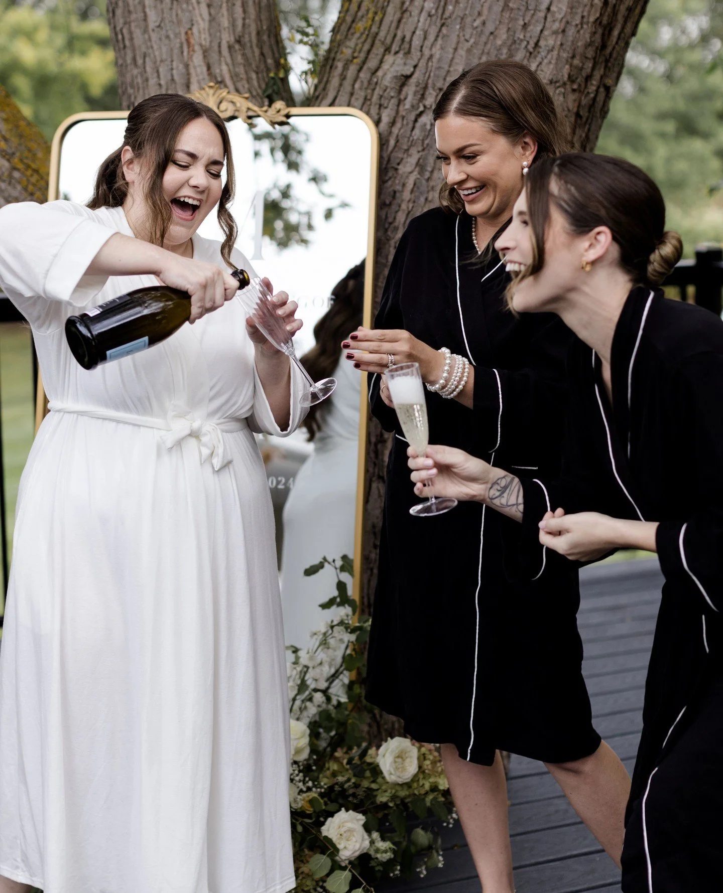 some of my favourite getting ready moments I have ever captured, ⁠
they feel so fun, full of excitement, ⁠
and of course the backdrop is stunning! ⁠
⁠
the team!⁠
@ellebystella⁠
@hollywoodweddingsca⁠
@autumnartistrymakeupandhair⁠
@themodernbride⁠
@sas