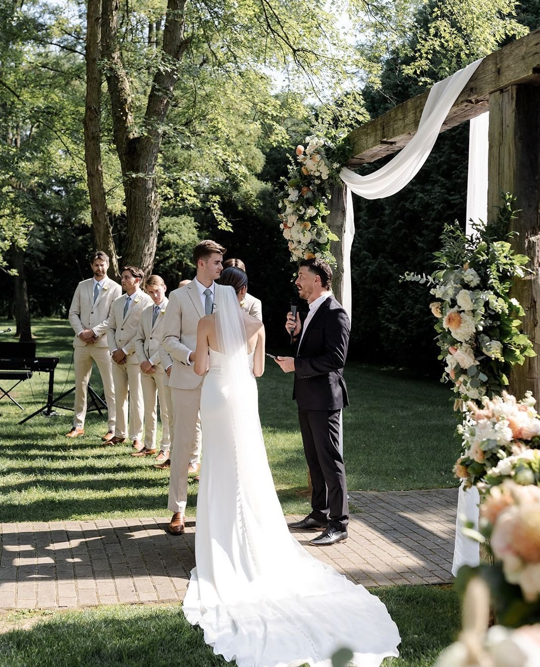 The sun was hitting just right for L+A's outdoor ceremony at @rosevilleestate 🤍 Full of friends, laughter and genuine moments✨⁠
⁠
The team!⁠
@learfilms⁠
@rosevilleestate⁠
@lilieswhitefloralstudio⁠
@kaitdoesmyhair⁠
@cremecouturebridal ⁠
@rw_co⁠
@bird