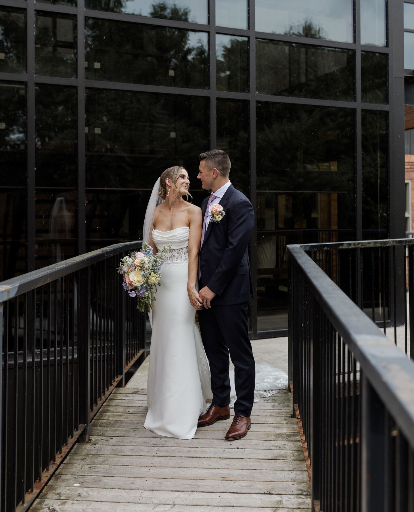 N+B's August @timberbarn wedding day was one to remember🤍⁠
⁠
I say this a lot (but it is genuine!) - this day felt really true to them. I am so lucky to work with so many couples who make intentional choices to be present with each other and their p