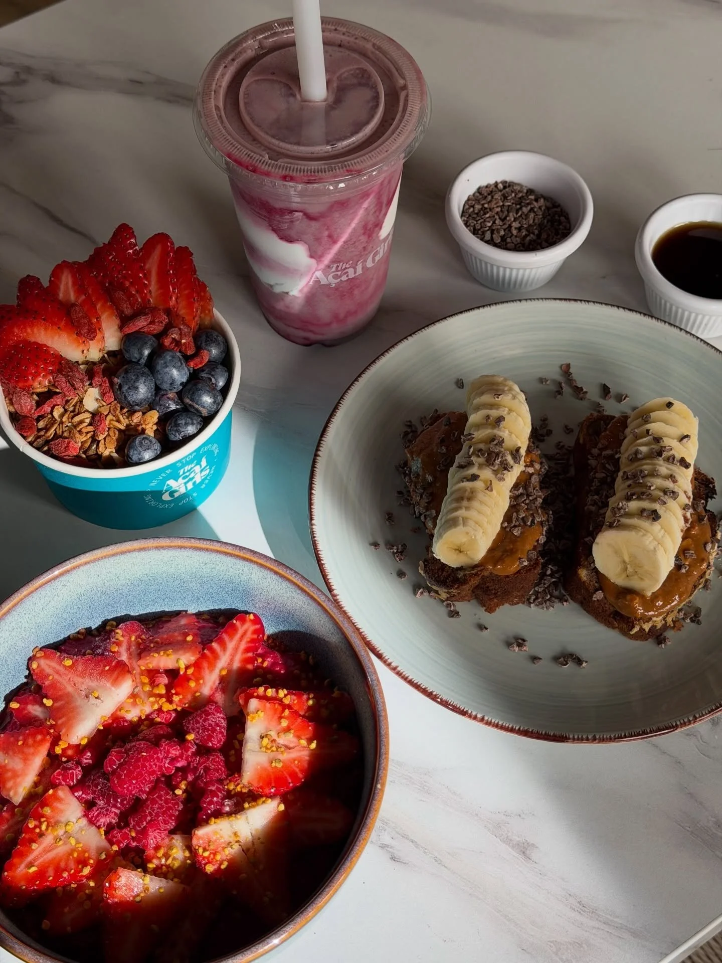 17 degrees in the UK? We&rsquo;re calling it brunch weather 🍓💗

#TheAcaiGirls