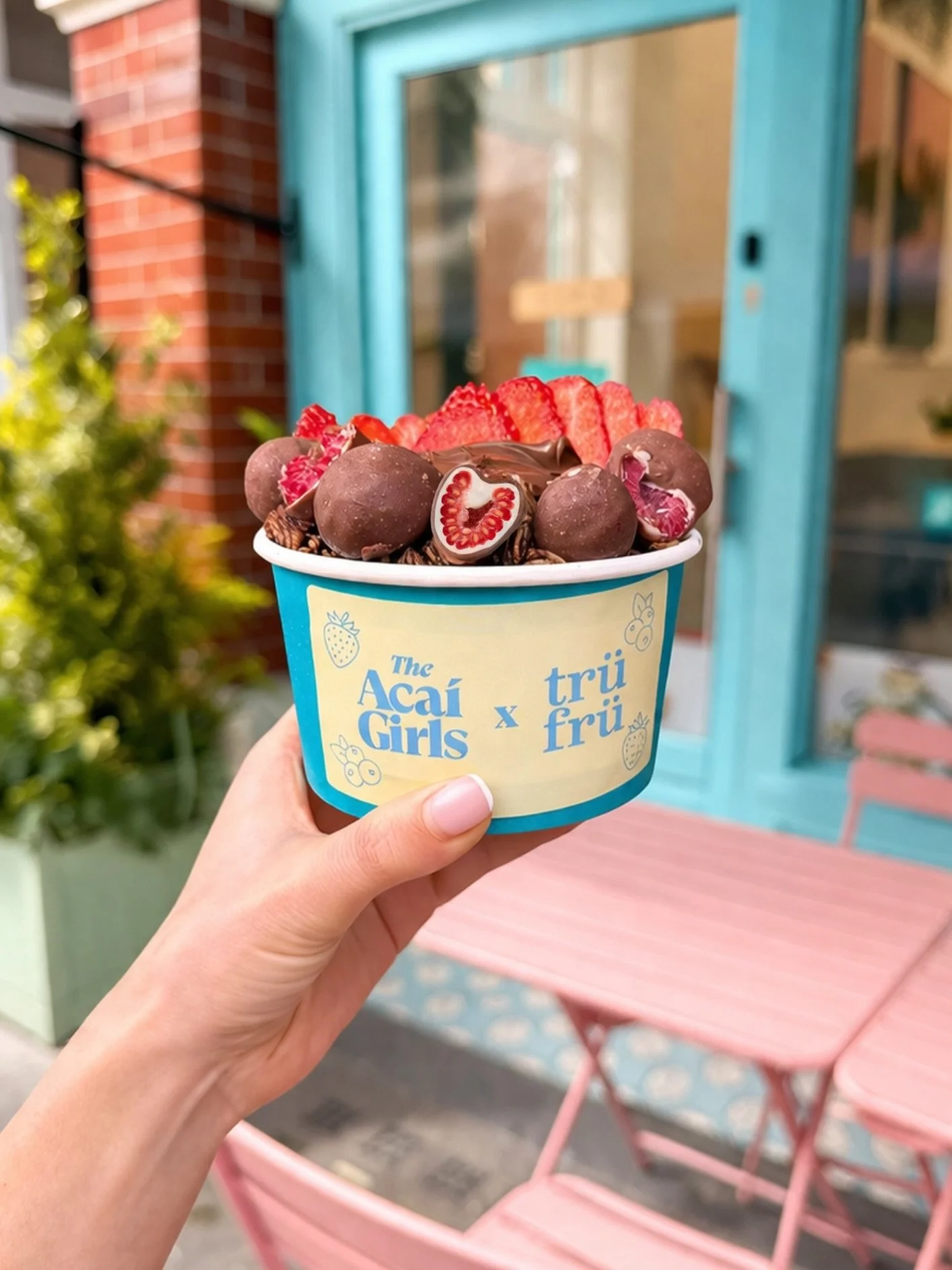 It&rsquo;s officially here 🍓✨
Introducing @theacaigirls x @trufru_uk bowl - the perfect mix of refreshing and indulgent.

A frozen pitaya base, creamy yoghurt, cacao &amp; hazelnut granola, fresh strawberries and topped with Tr&uuml; Fr&uuml;&rsquo;