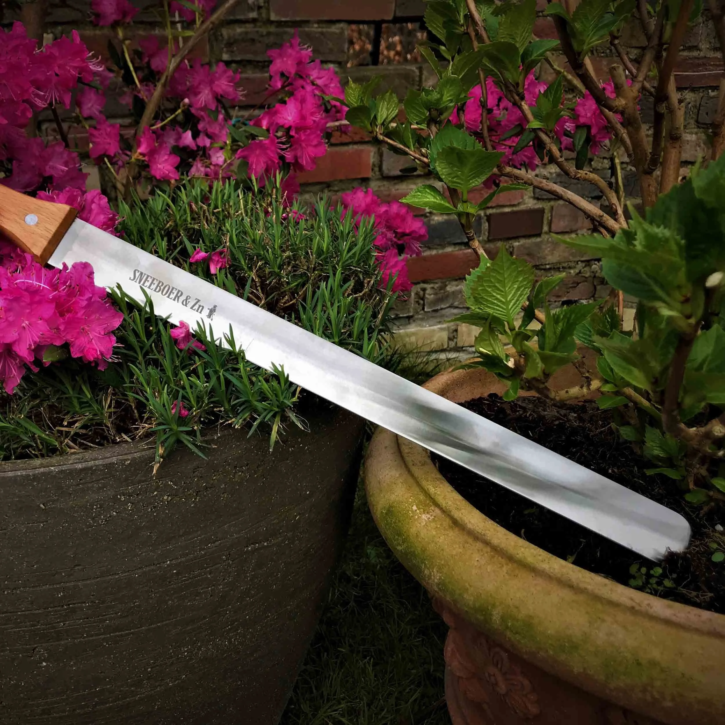 Sneeboer-Pottery-Container-Knife-2.jpg