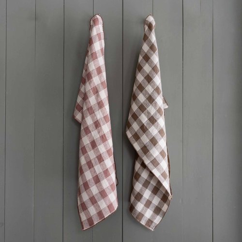 https://images.squarespace-cdn.com/content/v1/5ff5ad8960aa3e486998f529/1644896203747-D8FCQ5W73INGBY9F0176/gingham-french-linen-towel-group-1.jpg?format=500w