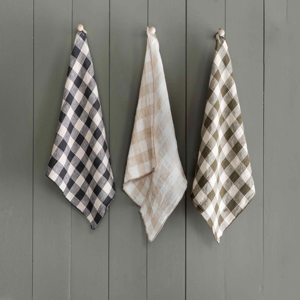 https://images.squarespace-cdn.com/content/v1/5ff5ad8960aa3e486998f529/1644896525656-XLQH2MEE8D8GJOEFD1DB/gingham-french-linen-napkin-all-2.jpg?format=1000w