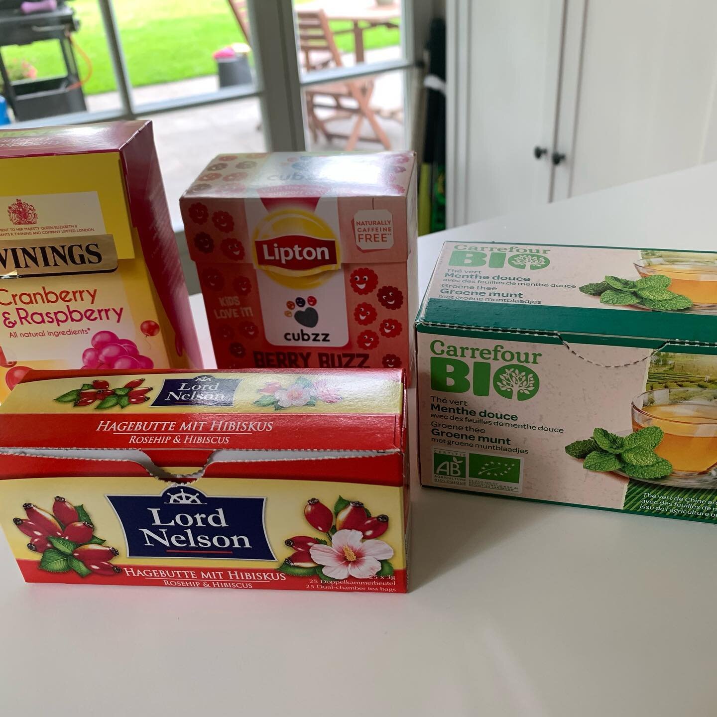 Who knew there were so many ways to make a box for teabags! This range of tea packaging was in our cupboard and represents a good range of brands and value levels.
The @lipton and @twiningsuk feature a very clever internal catch or lid locking system