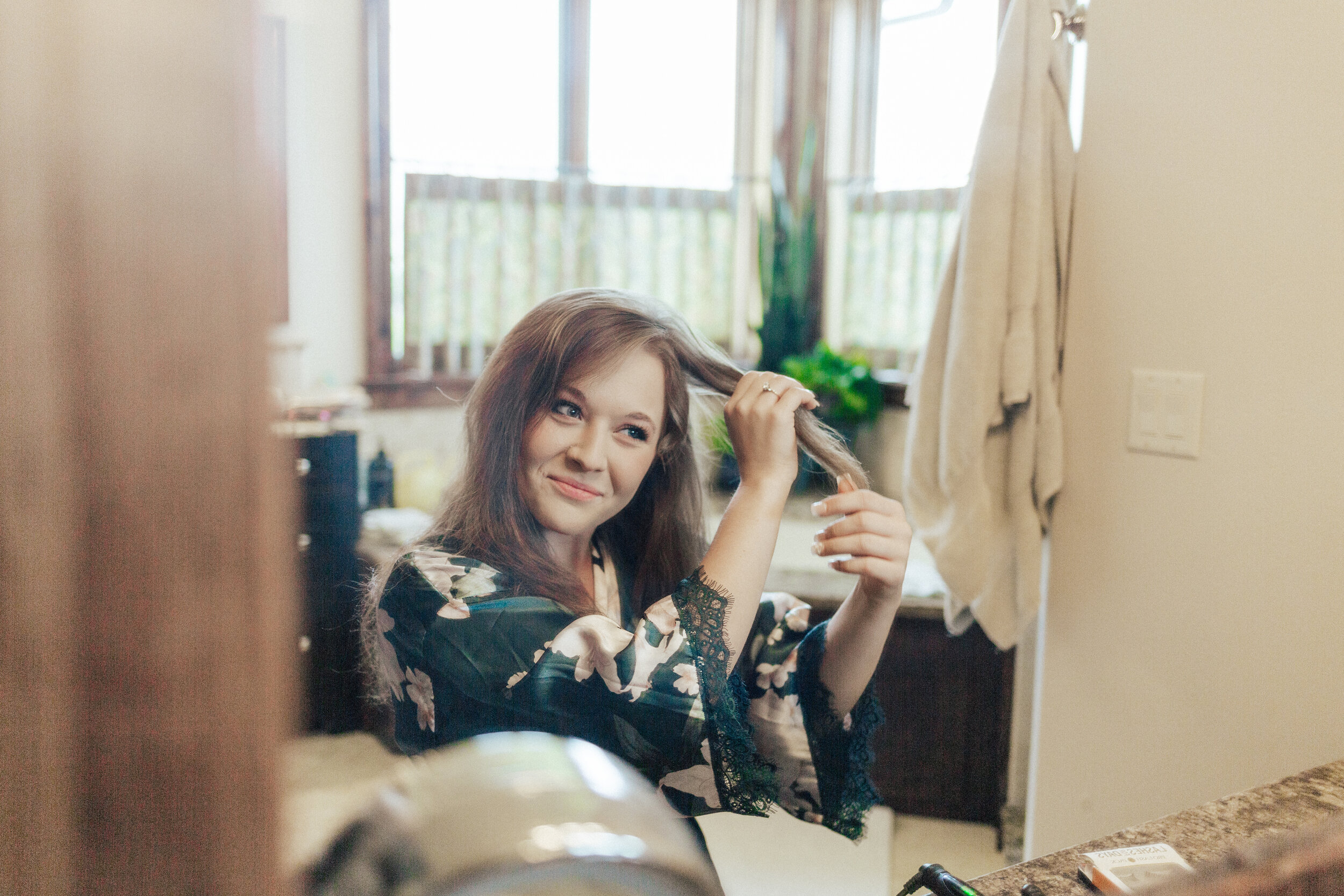 Bride_Getting_Ready_Estes_Park_Wedding_Photographer_AnnieShannonCo (1).jpg