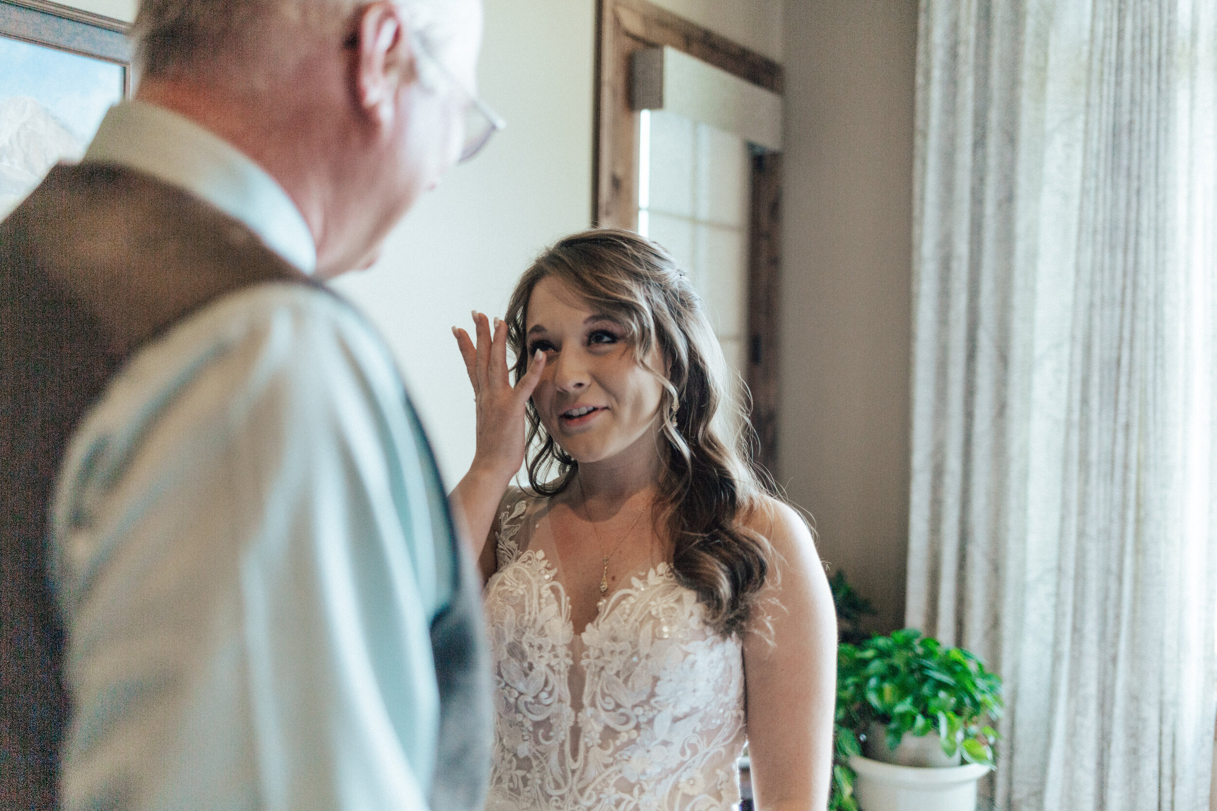 First_Look_With_Dad_Estes_Park_Wedding_Photographer_AnnieShannonCo (3).jpg