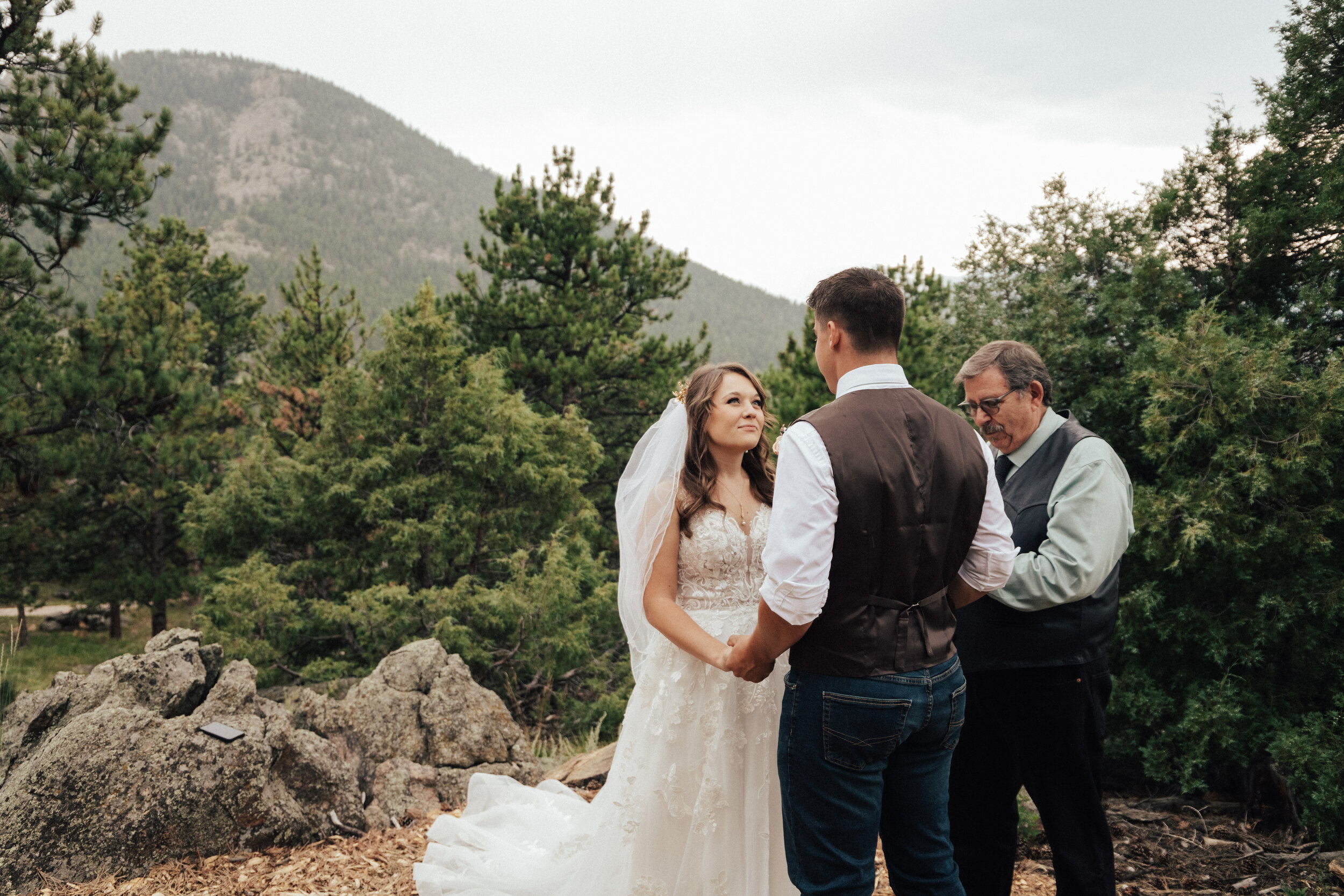 Mountain_Intimate_Wedding_Ceremony_Estes_Park_Colorado_Wedding_Photographer_AnnieShannon (8).jpg