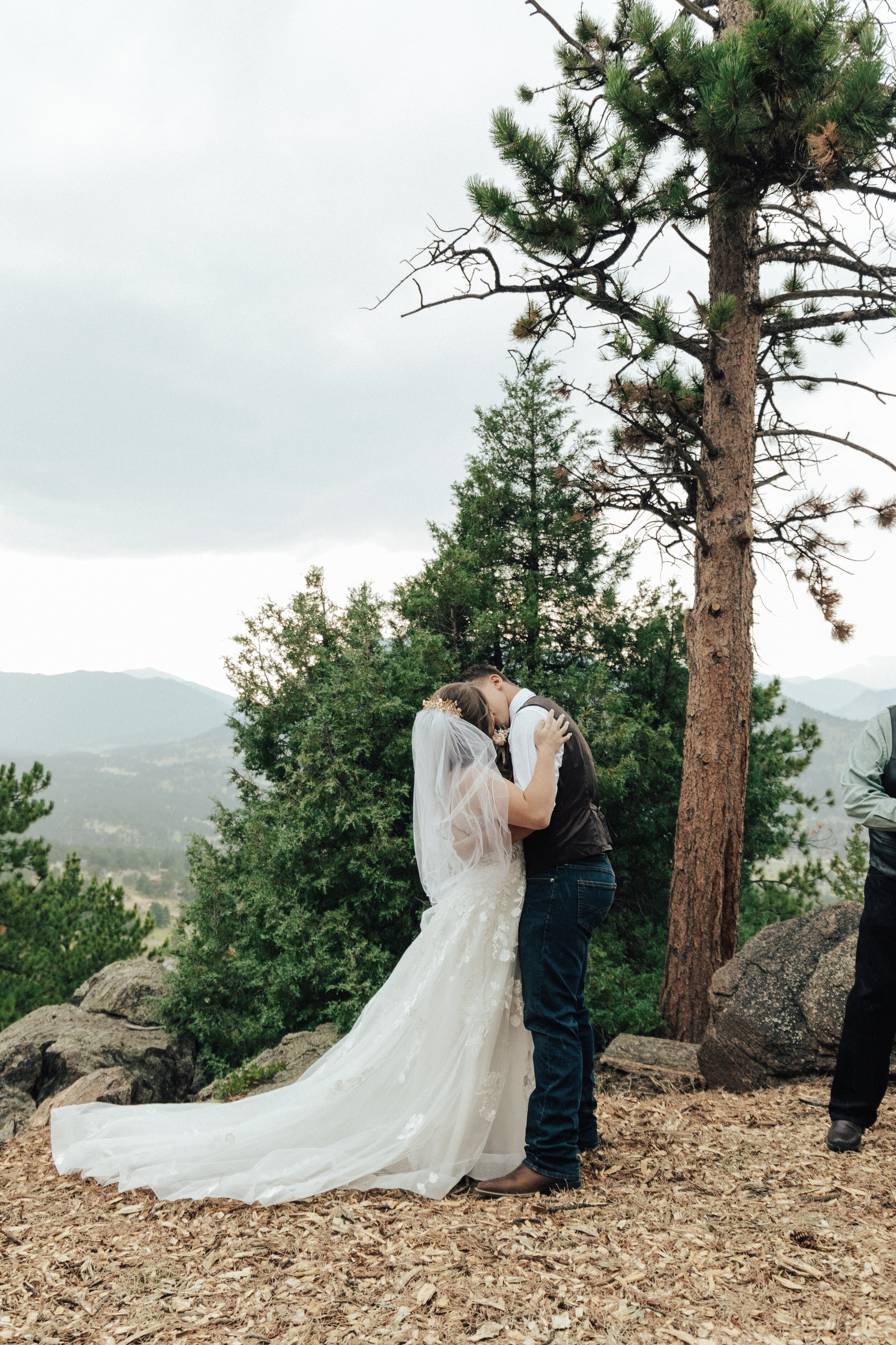 Mountain_Intimate_Wedding_Ceremony_Estes_Park_Colorado_Wedding_Photographer_AnnieShannon (10).jpg
