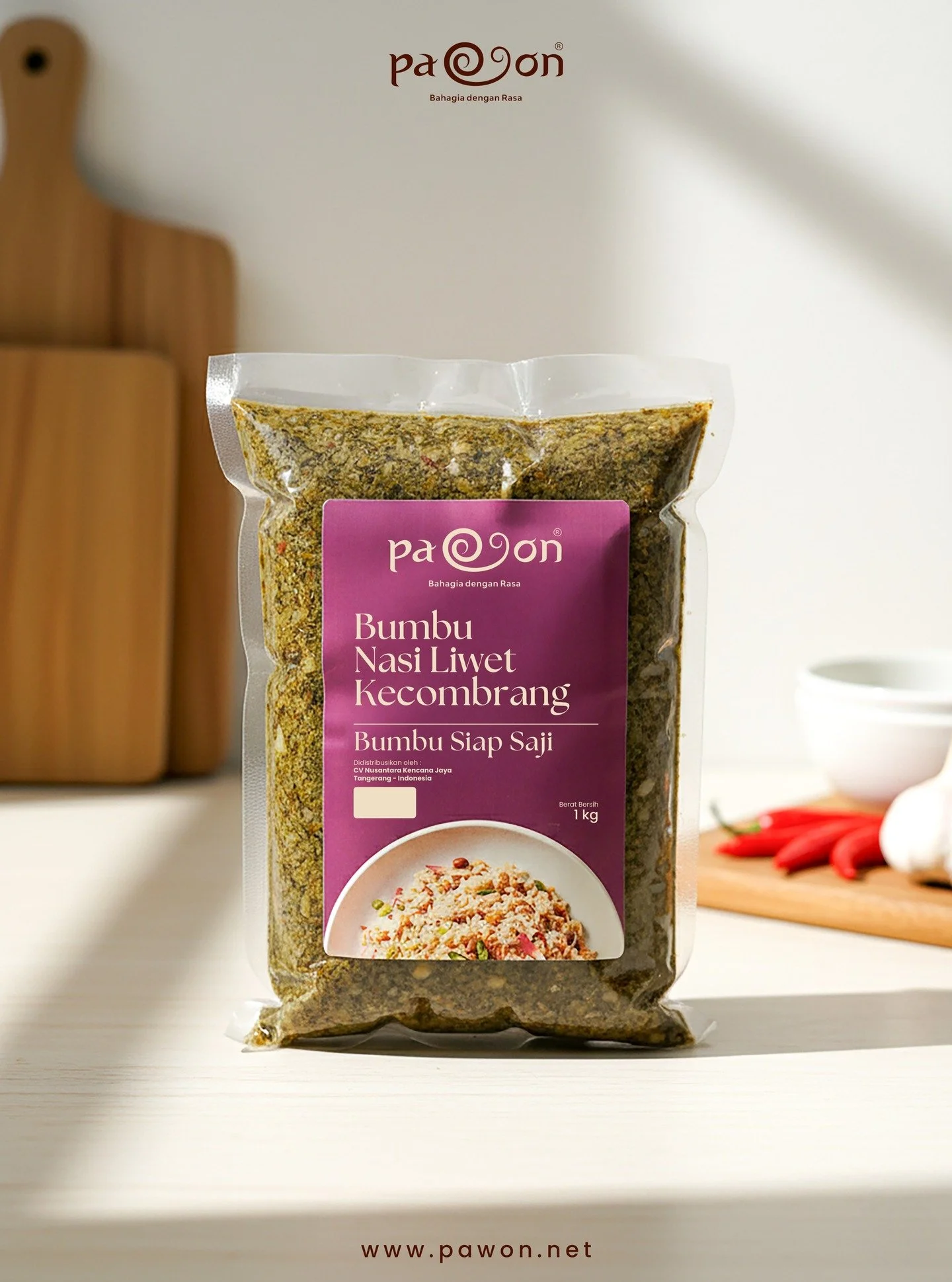 Bumbu Nasi Liwet Kecombrang Pawon memadukan wangi kecombrang yang segar dengan rempah pilihan, nasi liwet yang gurih, harum, dan punya karakter rasa khas Nusantara yang juara.

Praktis banget buat dapur katering, maupun produksi besar.
Cukup tuang, a