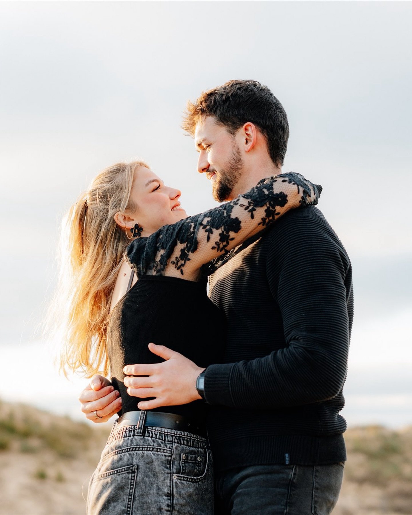 Ce week-end c&rsquo;&eacute;tait le mariage de ces deux l&agrave; 🥹 Alors je vous montre un extrait de leur s&eacute;ance d&rsquo;engagement &agrave; la plage avant de vous montrer les photos du mariage 😊 

..
Corentin Peratout photographe de maria