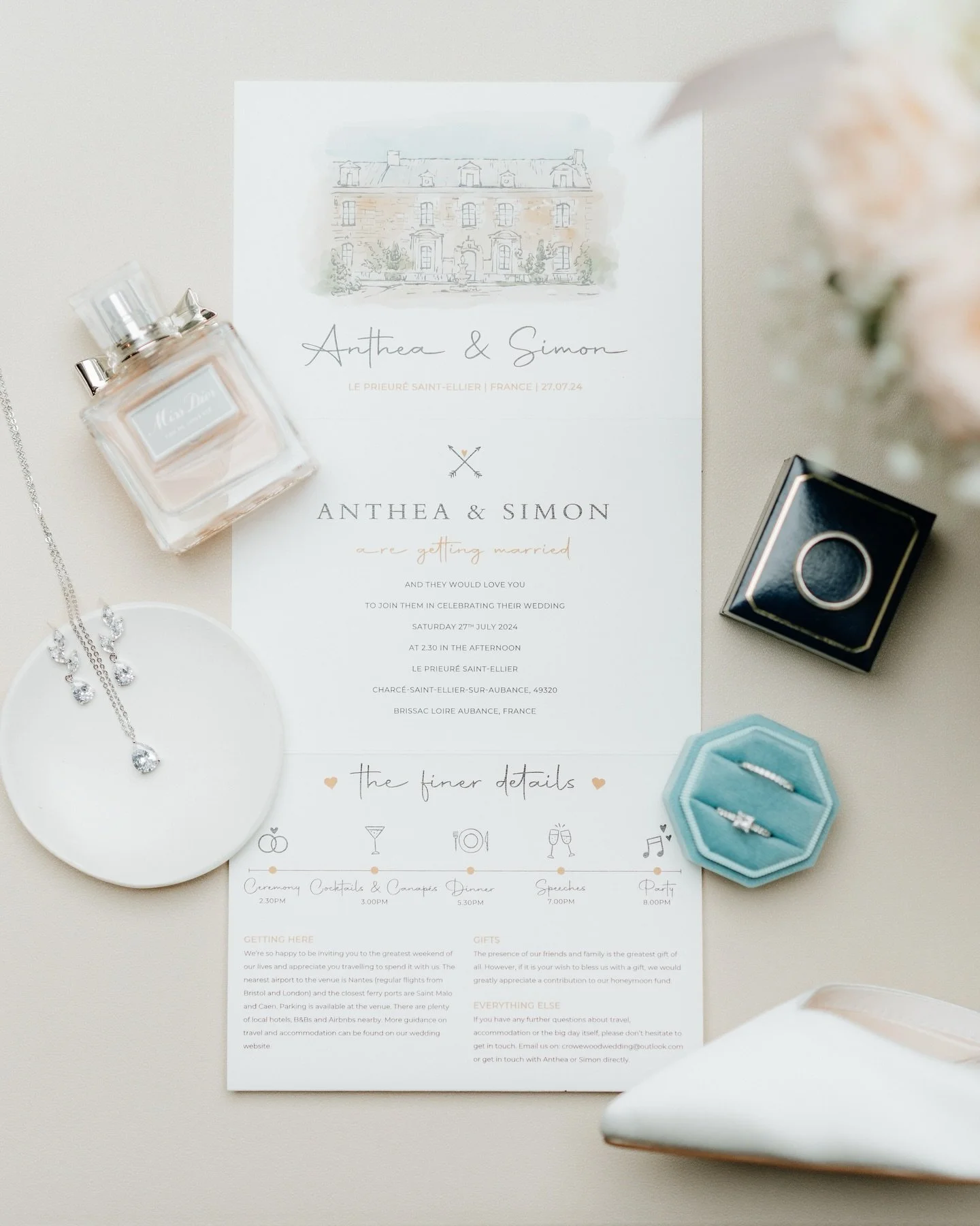 Getting ready at @leprieure_saintellier ✨ 

Wedding planner : @amel_event 
Venue : @leprieure_saintellier 
Makeup artist : sakinartist_
Hair : @boutchecoiffure @boutchecoiffurebride 
Flowers : @hortensia_et_marguerite 
Live band : @the_frenchy_captai