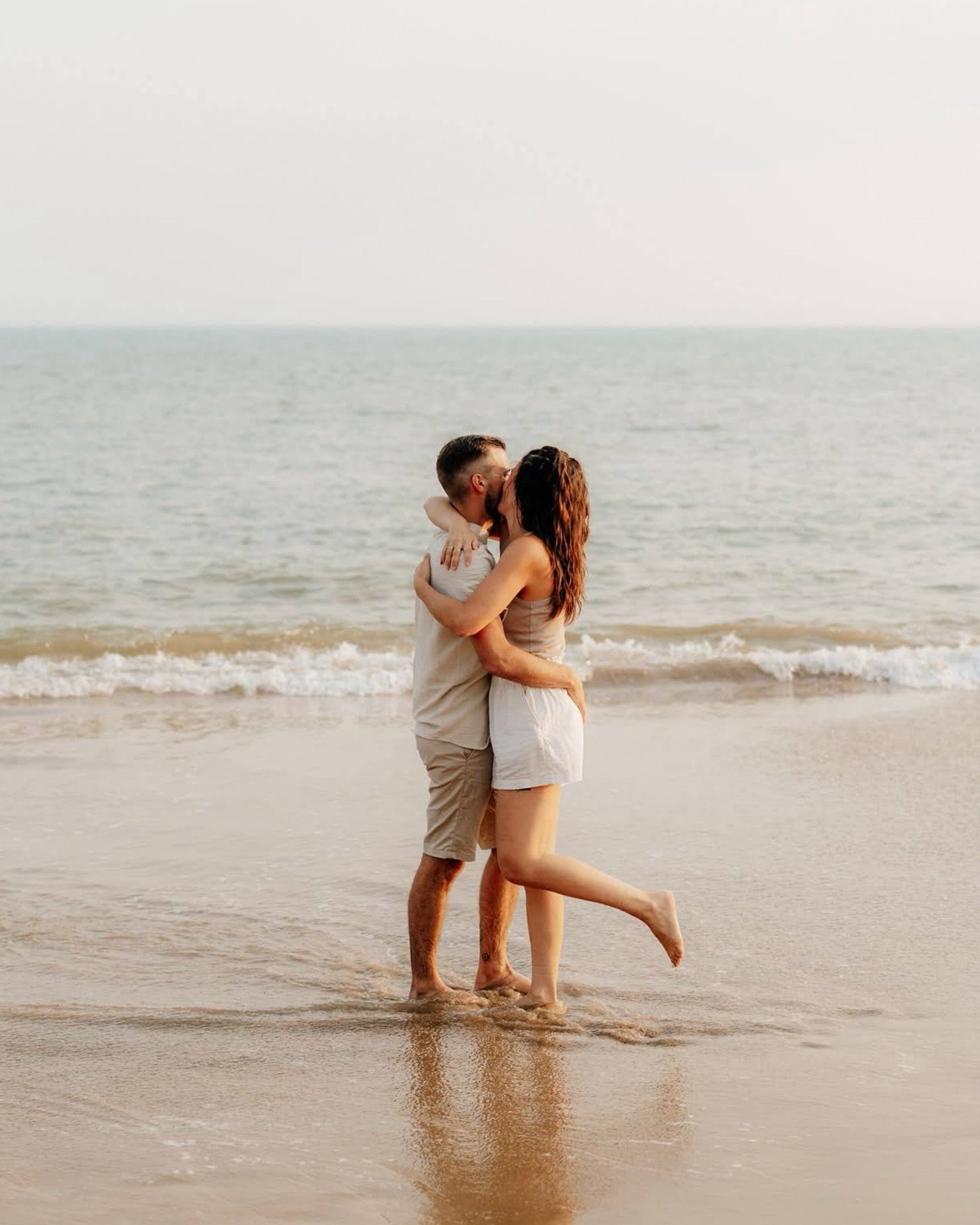 Les beaux jours arrivent, et avec les beaux jours le retour des s&eacute;ances sur la plage ✨ C&rsquo;est le moment pour planifier vos s&eacute;ances de Mars et Avril, alors n&rsquo;h&eacute;sitez pas &agrave; venir me parler de vos envies !! 
..

Co