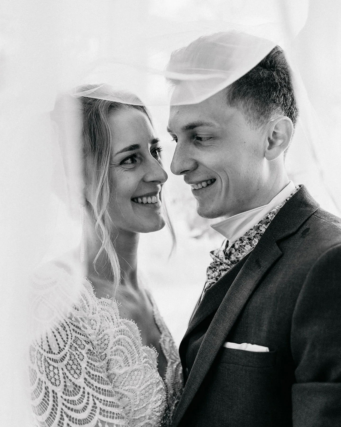 Quelques instants de calme &agrave; deux pour un moment hors du temps lors de votre journ&eacute;e de mariage ✨ 
..

Corentin Peratout photographe de mariage aux Sables d&rsquo;Olonne en Vend&eacute;e et partout en France. 
Booking 2026 &amp; 2027

D