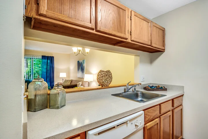 12-kitchen.jpg