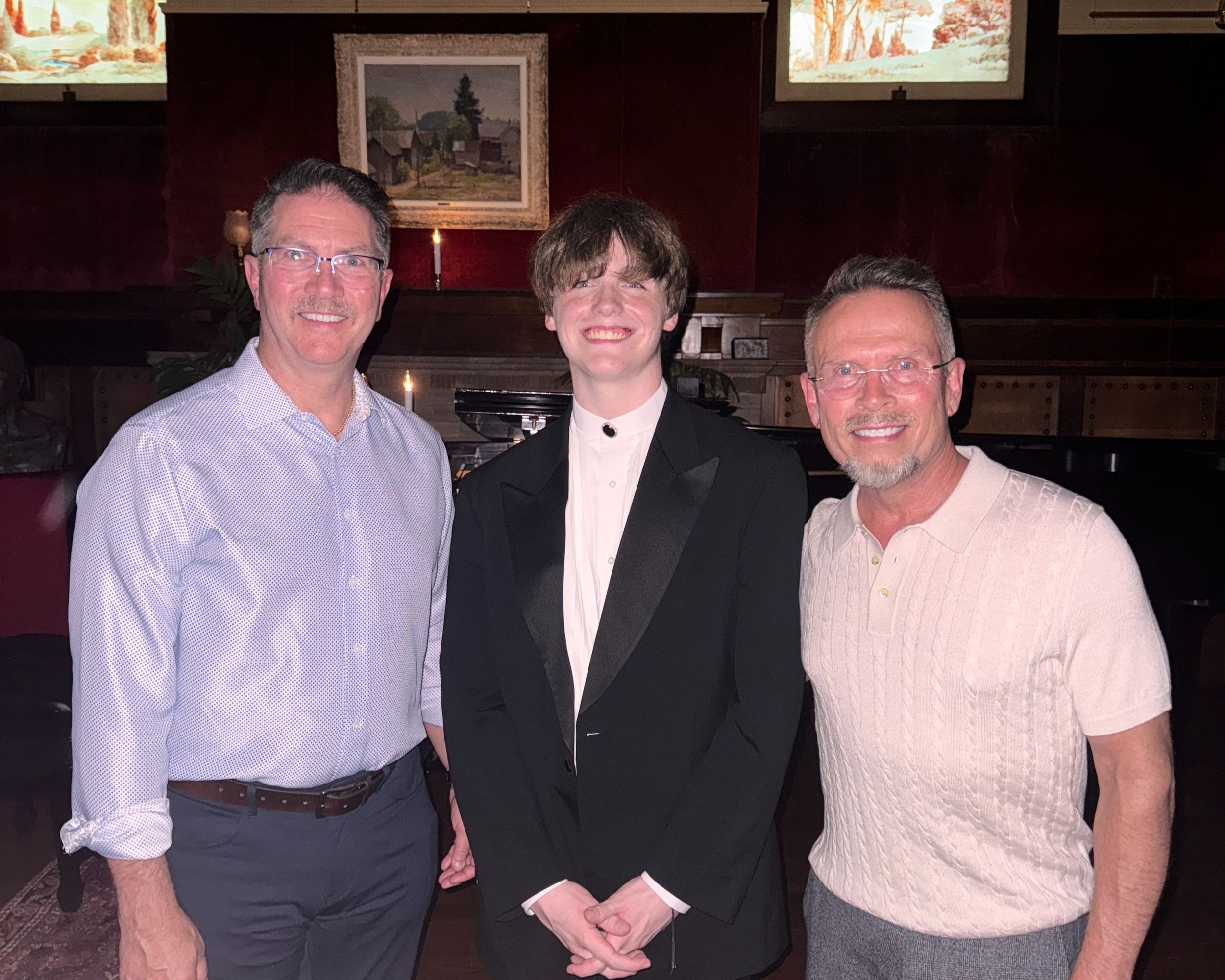 Tyler with concert sponsor Jim Kelly (right) and Tom Myers (left)