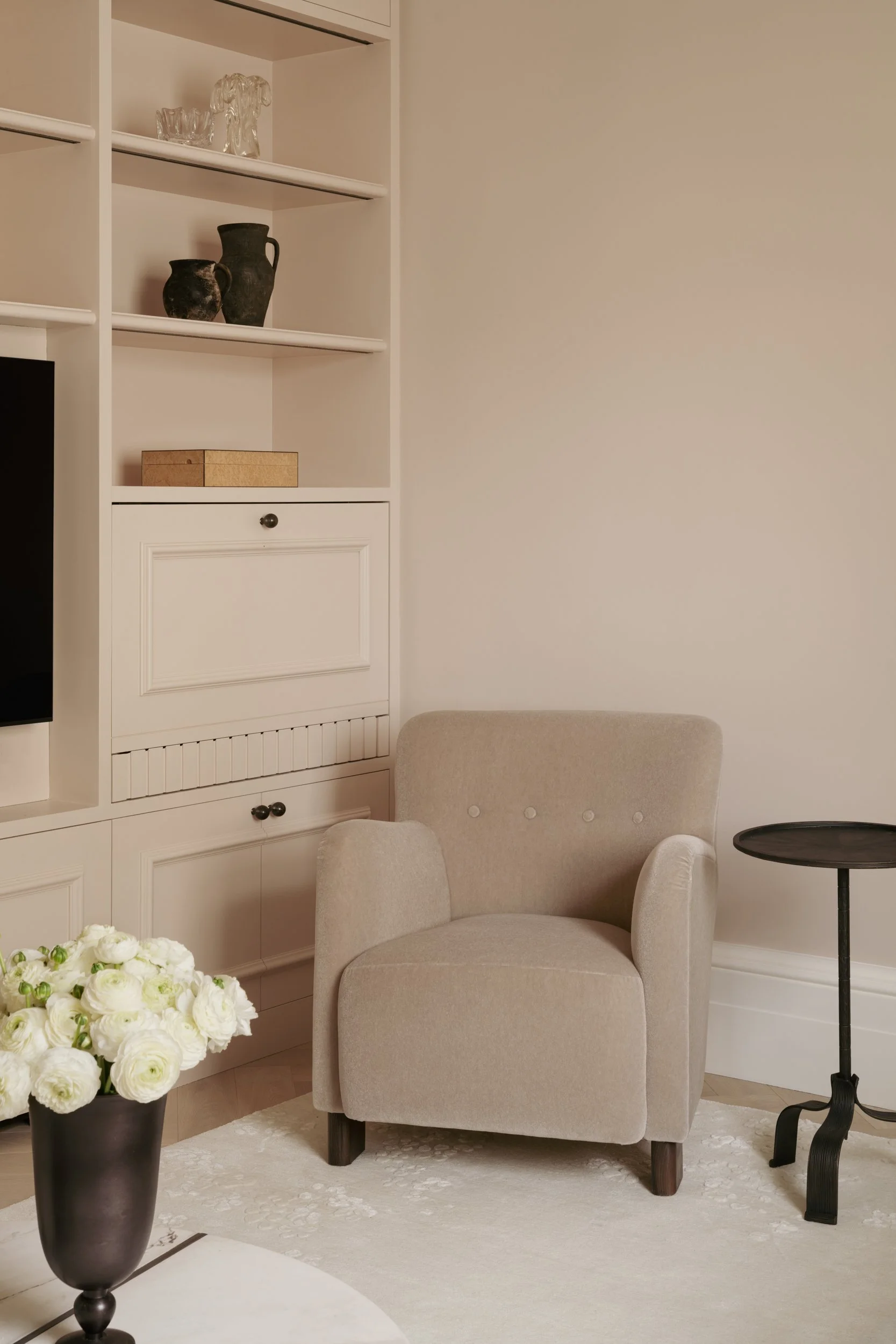 69724d7acb59f0fe90dffcbd_Covet_Noir_101_Eaton_Place_LR_12.jpg