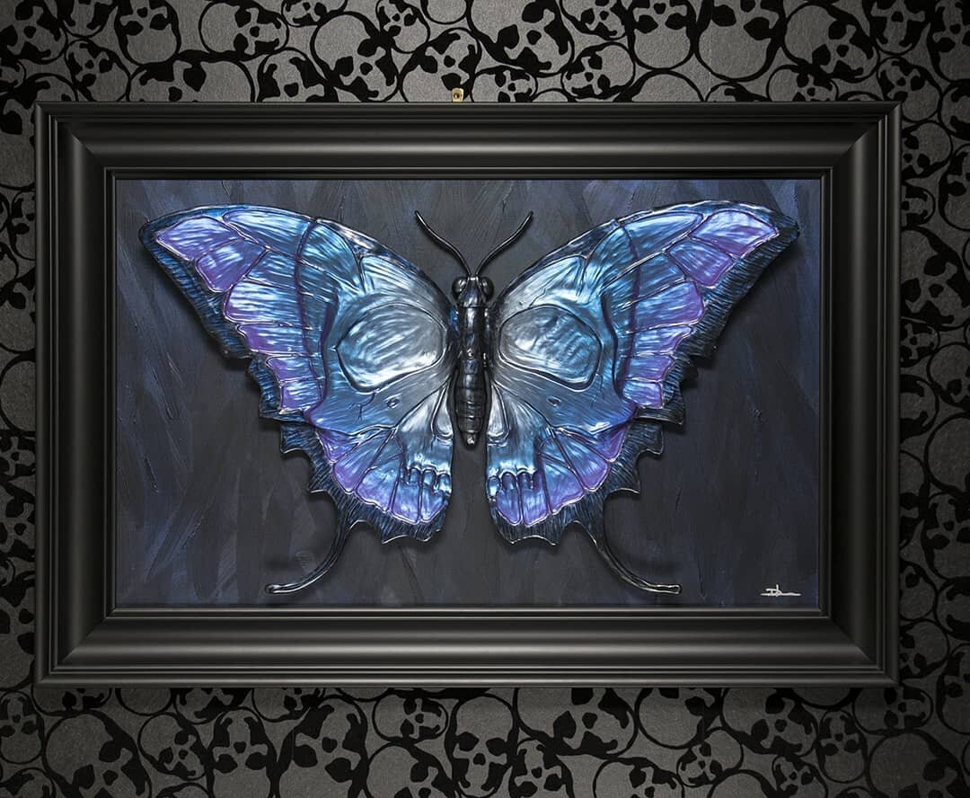 These new Skullfly originals got picked up from me today....Purple/Blue,  Fire,  and White Pearl.  Missed out on some of the previous ones?  These are all available now.
Stay Lucky people!!
.
.
.
#danlane #castlefineart #castlegalleries #butterfly #s