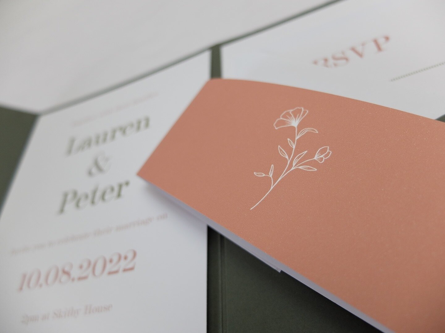Our Apricot collection adapted to fit with a dark green pocketfold for an Autumn wedding 💒⁠
⁠
#weddinginvites #invitationinspo #weddinginvitations #invitationsuite #eucalyptuswedding #eucalyptus #bridetobe #groomtobe #enageedcouple #shesaidyes #2021
