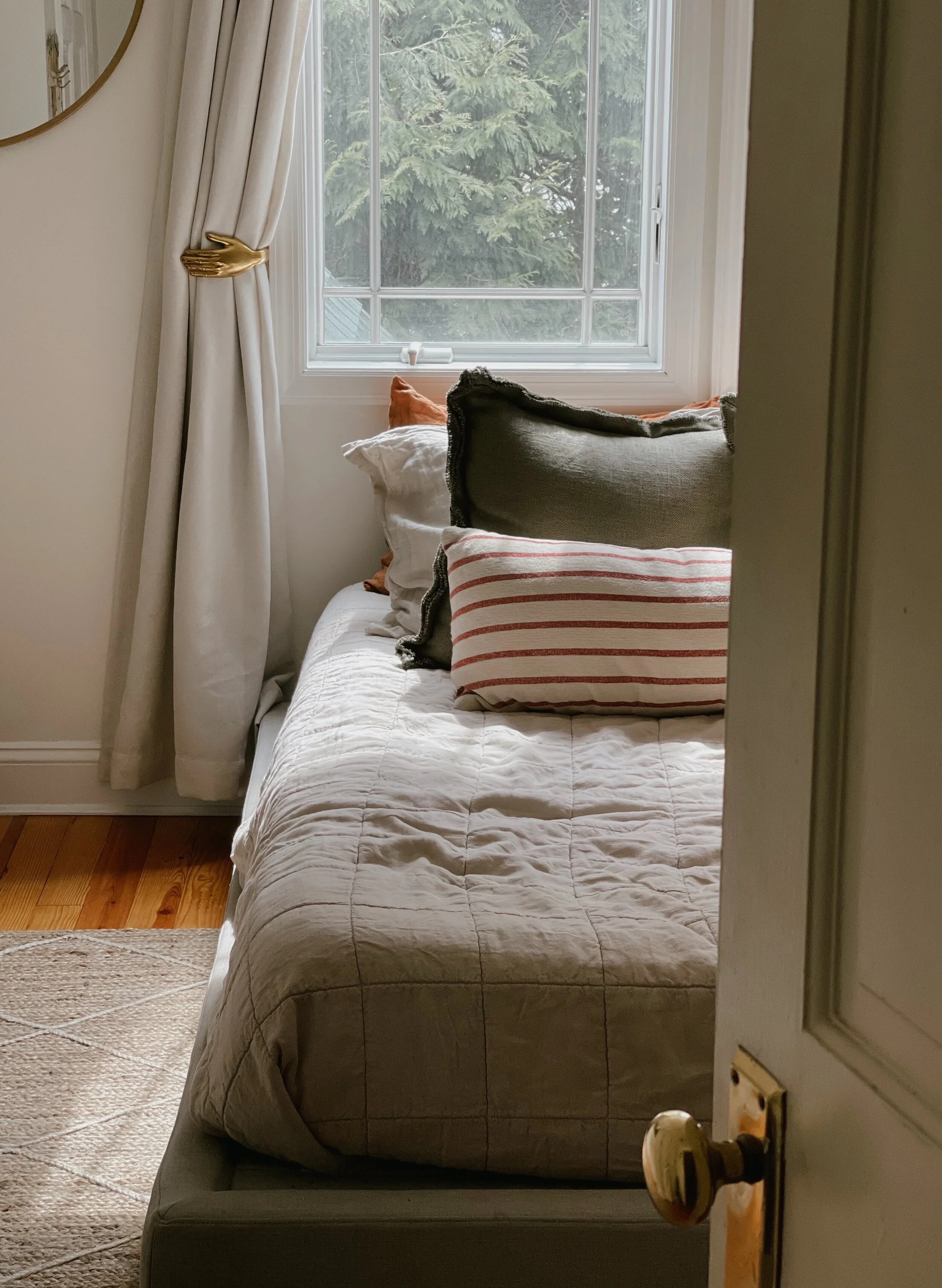 How To Cultivate A Cozy Vibe: Bedroom Edition 