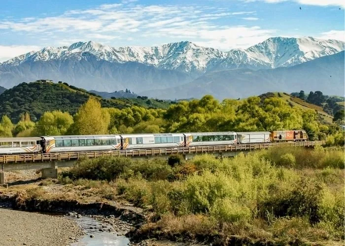 The Coastal Pacific Train travelling north in front of the Kaikōura mountains