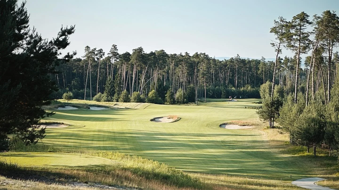 @penatigolfresort in Slovakia 🇸🇰 their Heritage Course is the pick of the two courses and laid across just stunning sandy forest land. Land like this is rare for golf and it&rsquo;s great to see golf like this in Slovakia. It&rsquo;s a modern layou