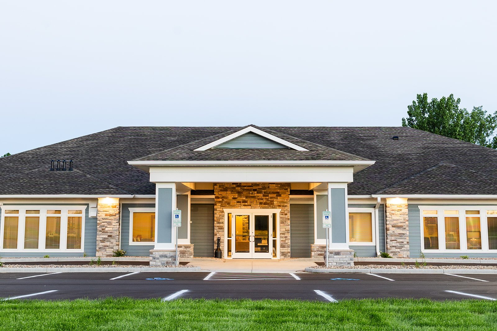 MahnFamilyFuneralHome-AJP-6(1).jpg