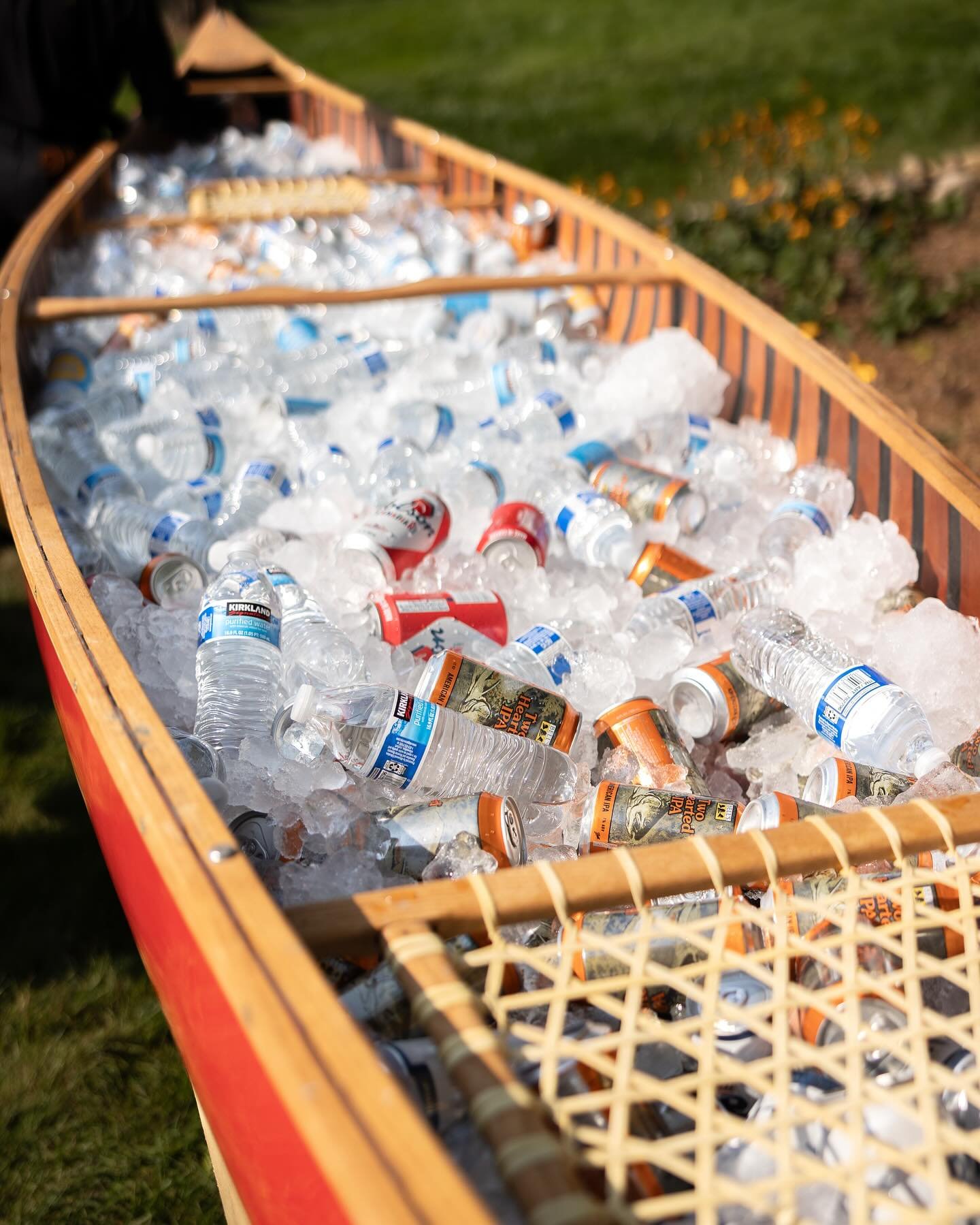 The perfect ode to a Michigan lakeside wedding is a canoe full of cold drinks 
-
photos: @mirandamarie_3125