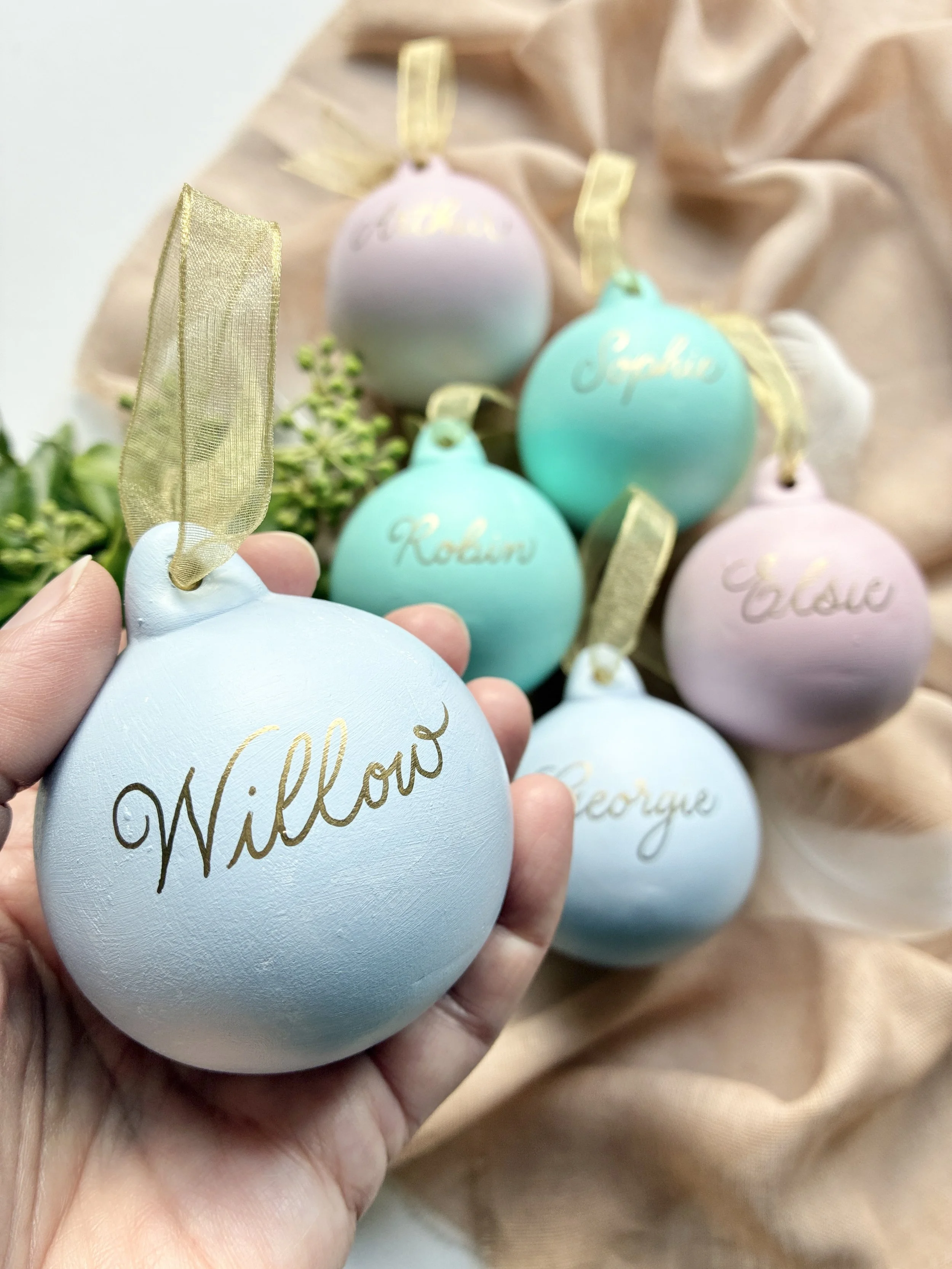 personalised Christmas bauble gold name 76.jpg
