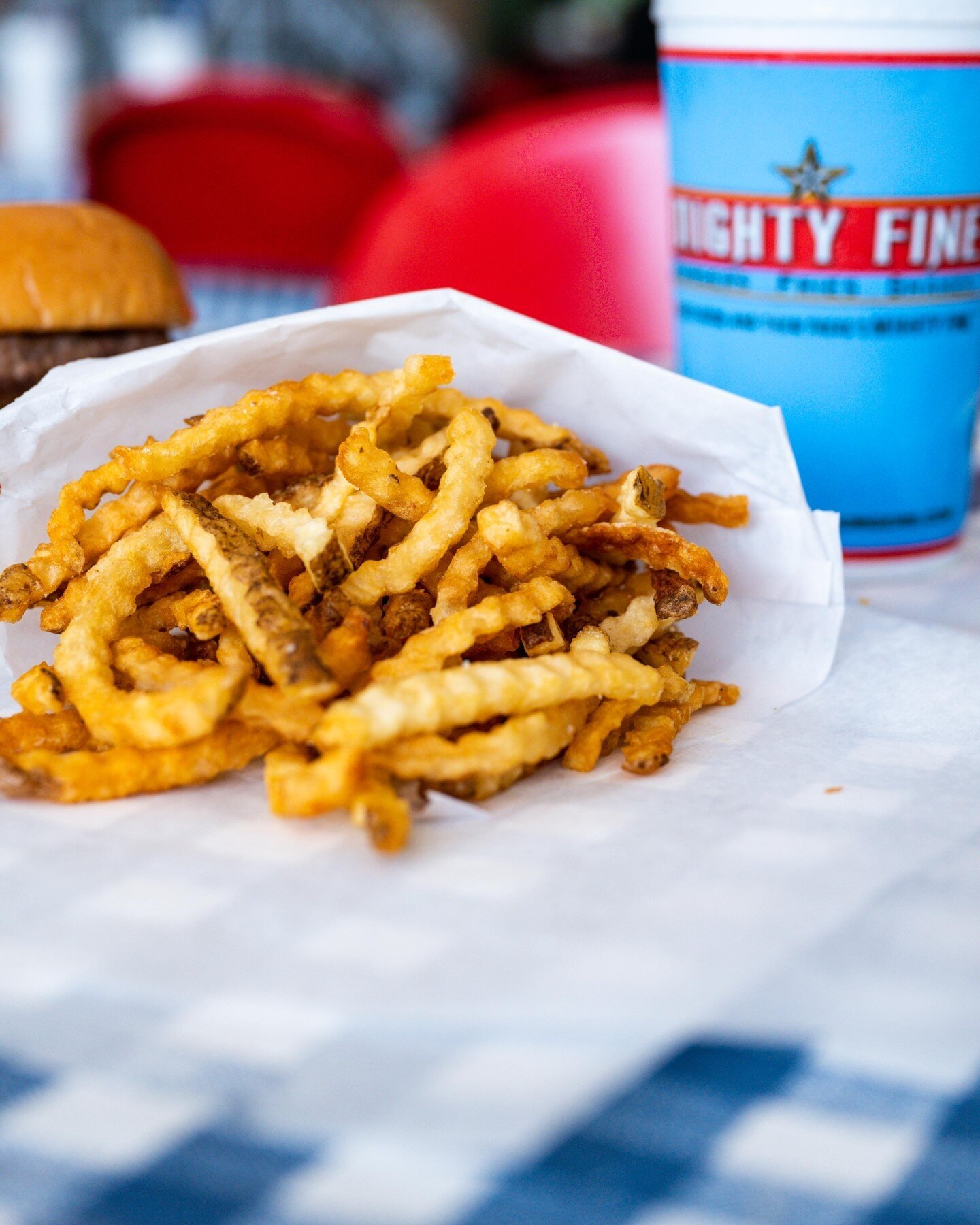 ᴏʀᴅᴇʀ ᴜᴘ! ☝️ Our homemade 𝐂𝐫𝐢𝐧𝐤𝐥𝐞 𝐂𝐮𝐭 𝐅𝐫𝐢𝐞𝐬 are the perfect addition to any Burger or Sandwich. 🍟😋