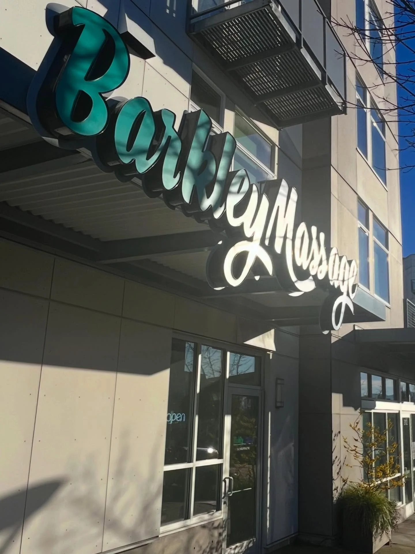 Winter can be rough on your body. Barkley Massage can help.
Between short days, cold weather, and tight shoulders from hunching against the rain or cold&mdash;your body could use some care. &nbsp;@barkleymassagechiro offers a range of massages and ch