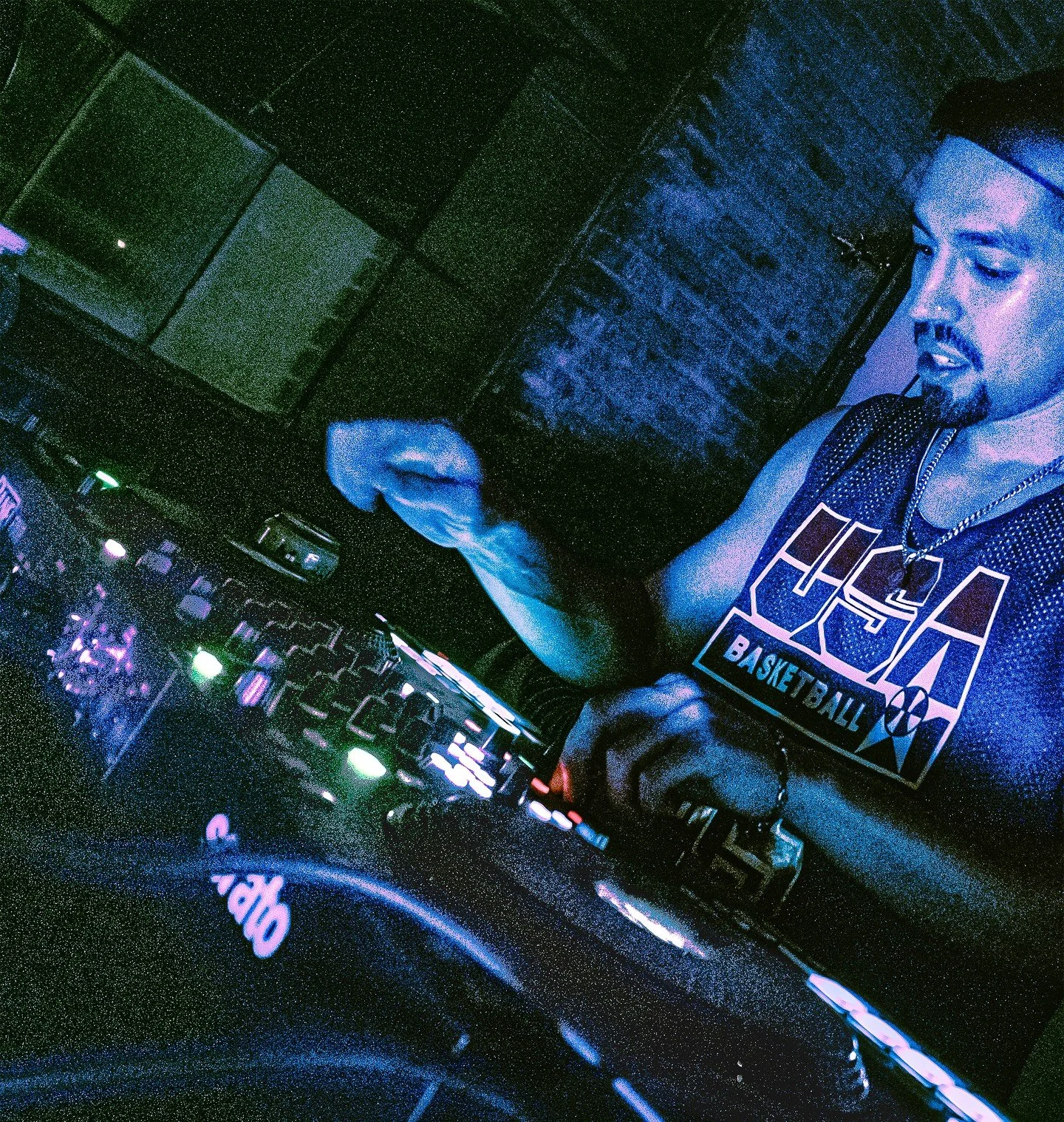 It might’ve felt like a sauna, but the energy was just as hot.
Thanks again to @sabermag for the opportunity to shoot this event!
More coming soon!
—————————————