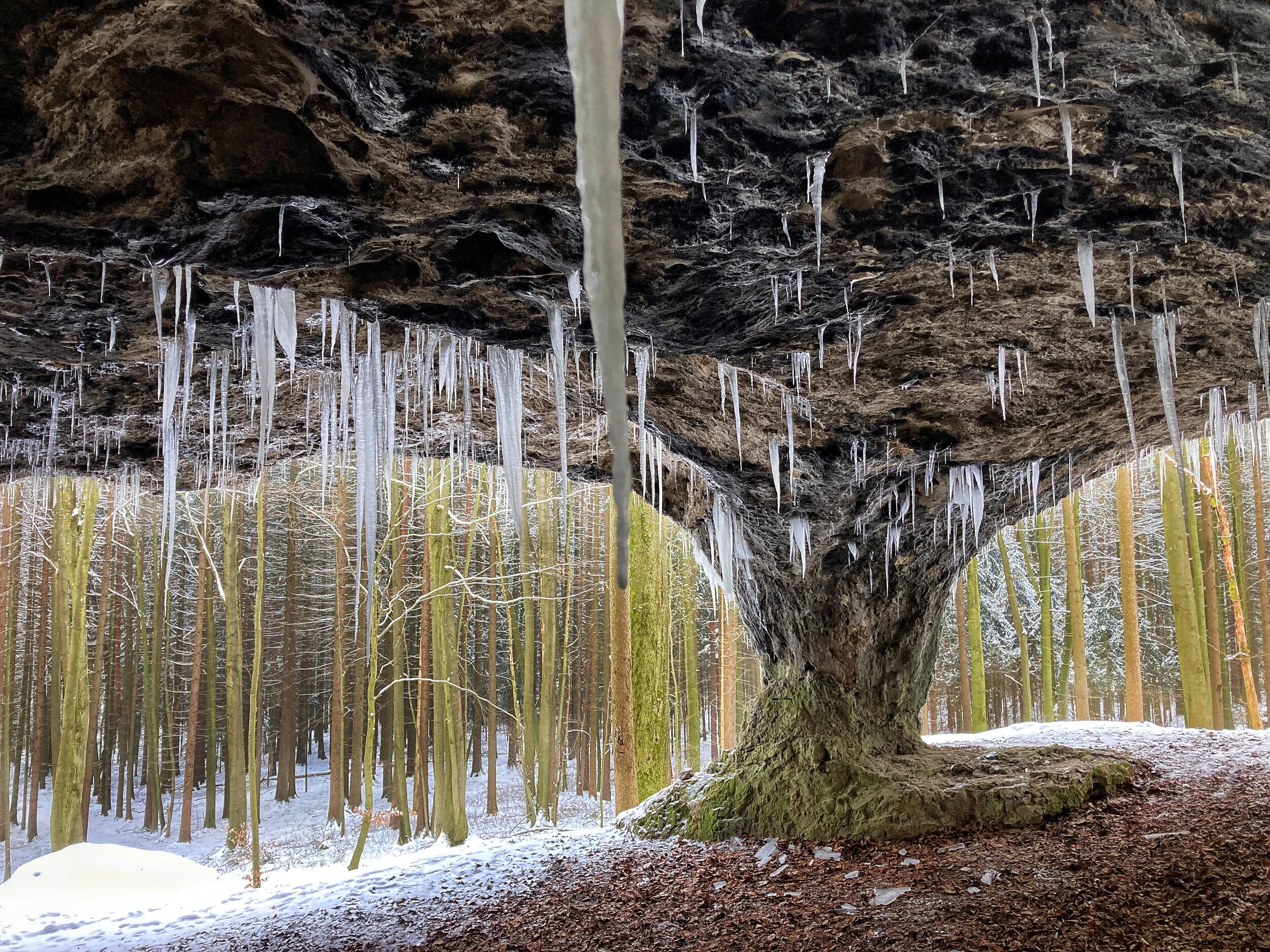 Eiswelt der Höhlen