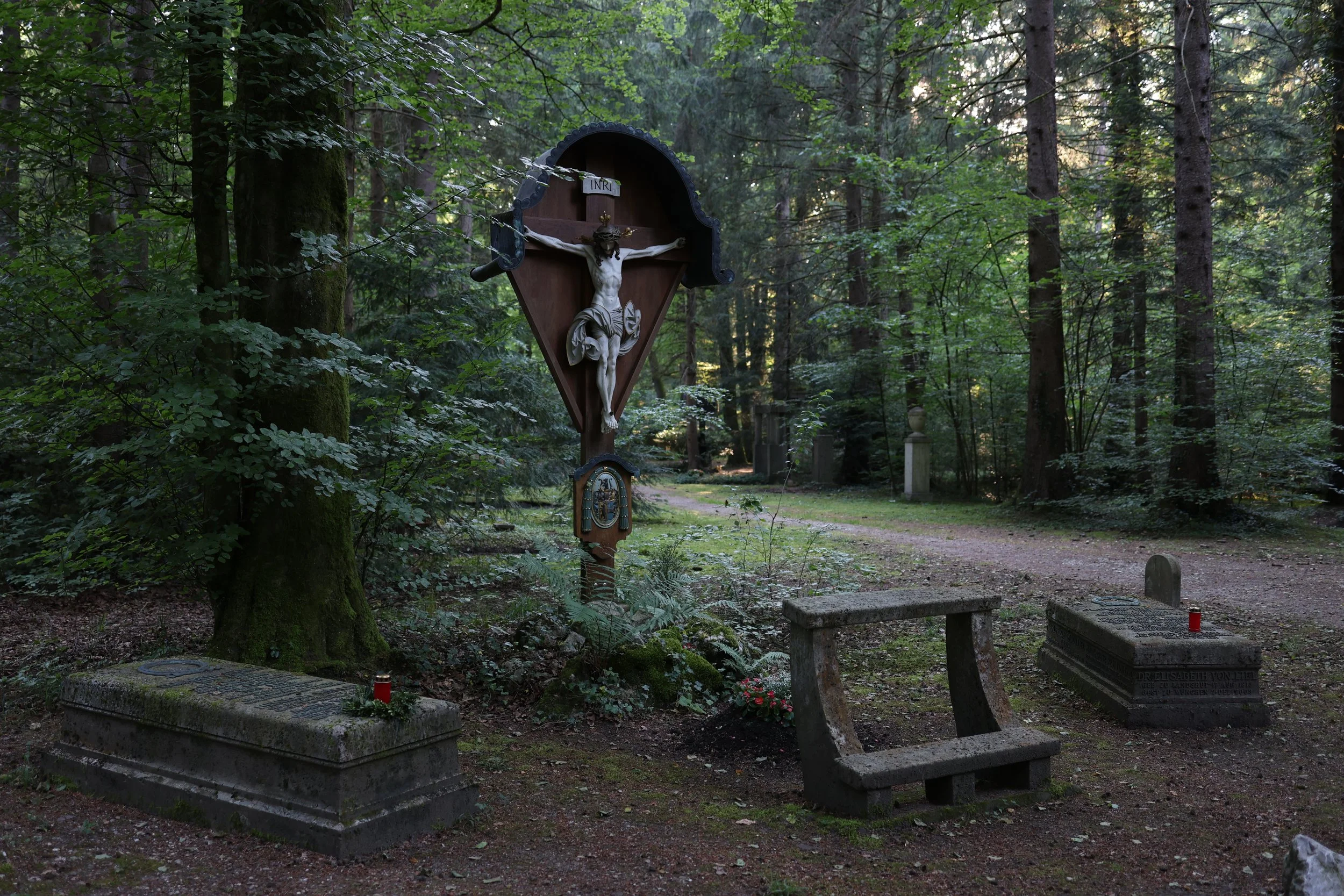 Durch den Waldfriedhof in München —