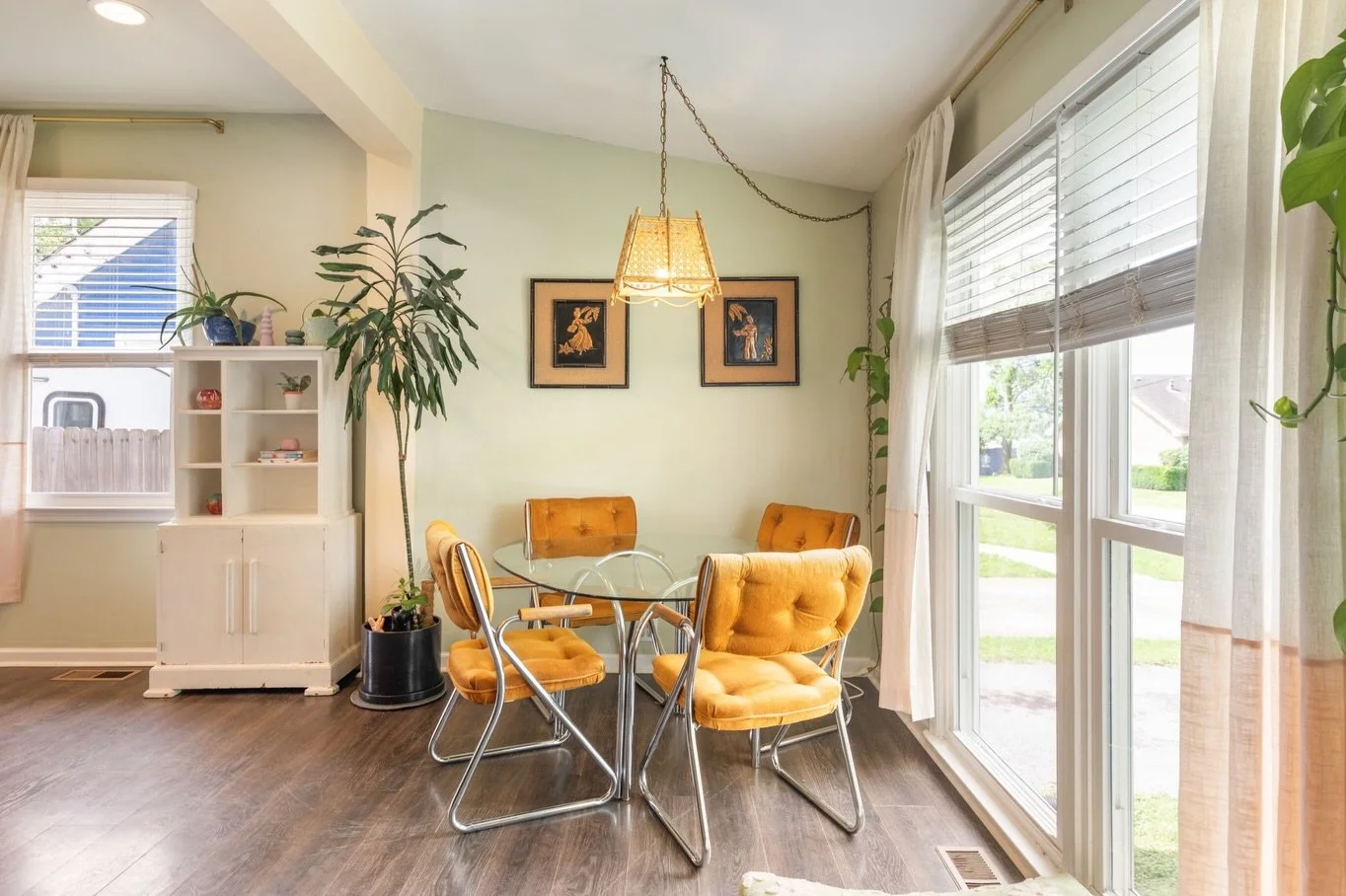 Calling first-time home buyers!! A two-bedroom cottage walkable to @dosenashville with a fenced in backyard for under 350k? What more could you want! 💖

Adorable cottage in the heart of Old Hickory, walkable to Dose coffee shop, Old Hickory Pizza an