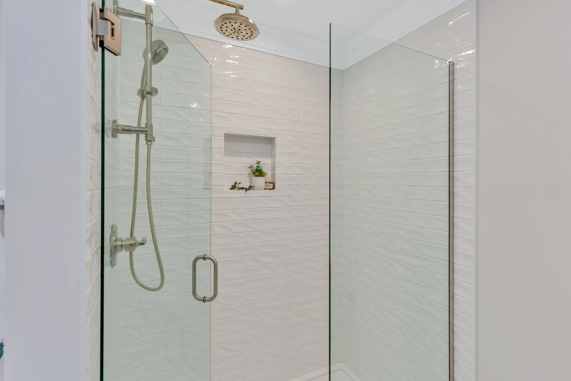 Shower at 1366 Thomas Avenue