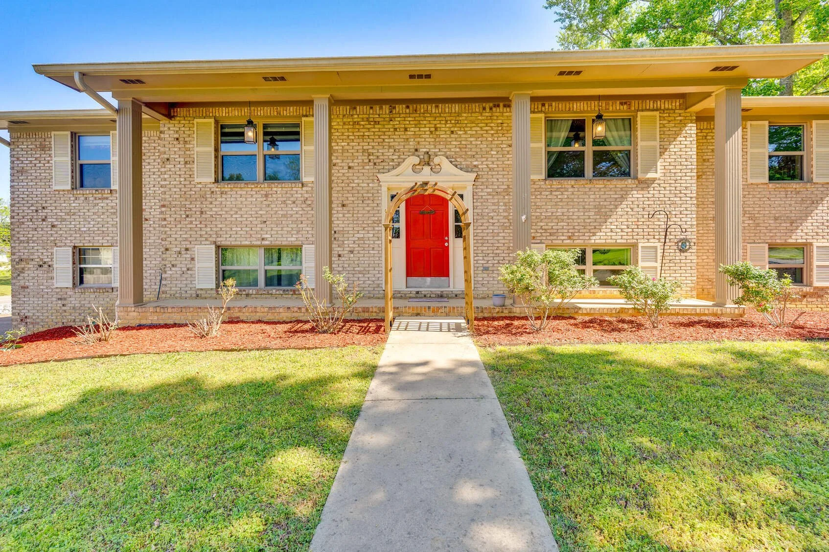 Brick front exterior of 1701 Ray Jo Circle in East Brainerd, Chattanooga