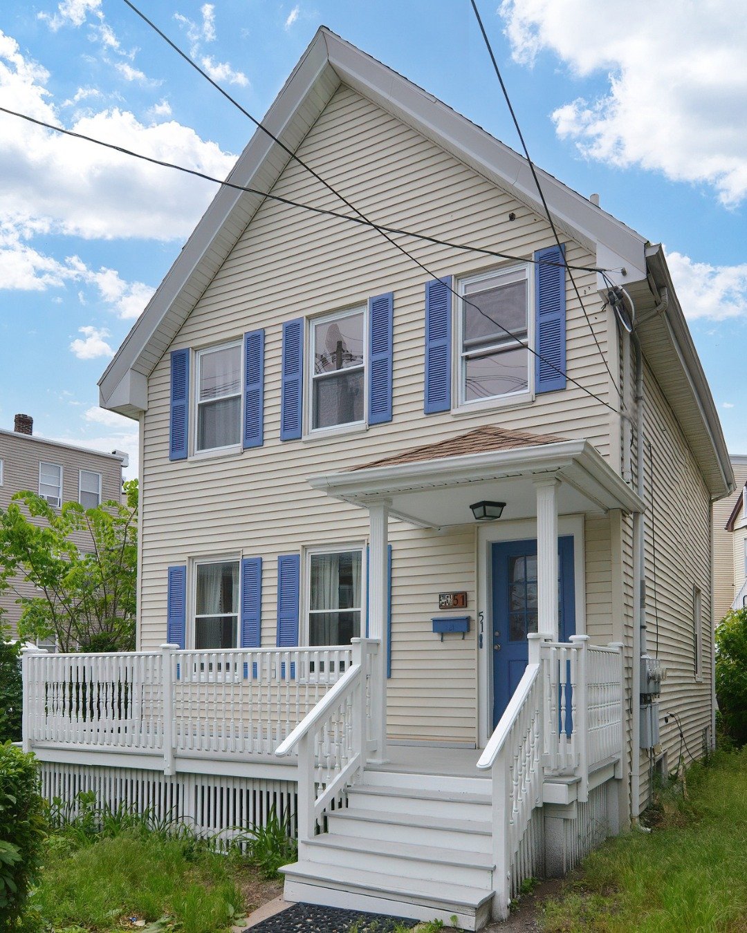 ✨Just Listed!
📍51 Garfield Avenue
Revere, MA

Exceptional Multi-Family opportunity near Revere Beach, ideal for developers and DIY enthusiasts. Just a 3-minute walk to iconic Revere Beach and the Blue Line T station, this promising multi-family prop