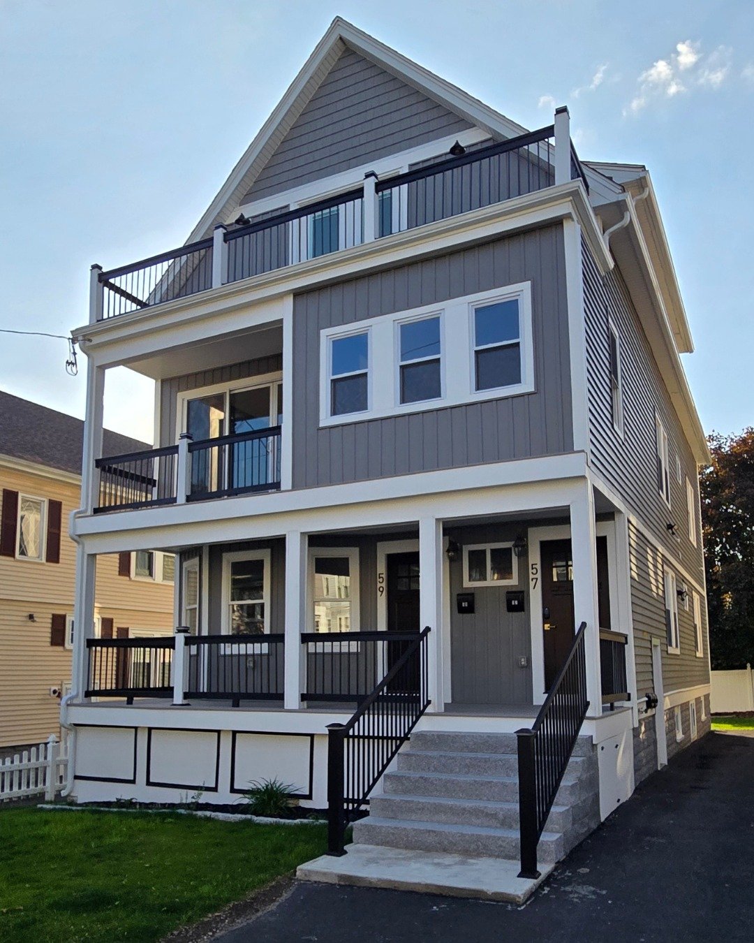✨Just Listed! 
📍57 Garrison Ave
Somerville, MA

An impeccably redesigned 4 bedroom, 3 full bath complete renovation located in the heart of Somerville. This luxury penthouse unit combines contemporary elegance with premium finishes, perfectly situat