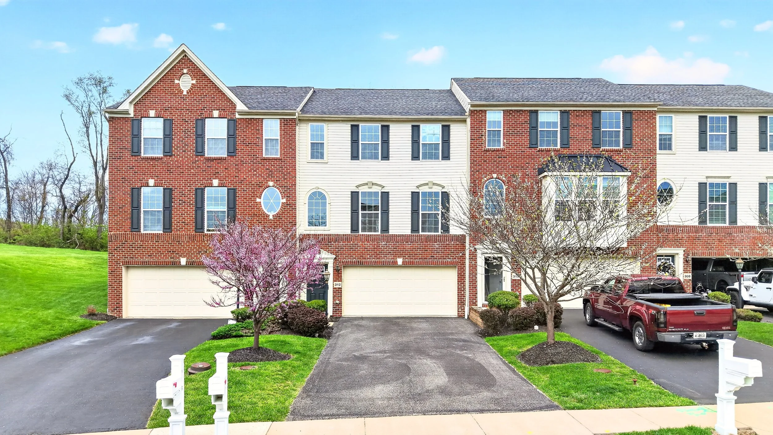 312 Maple Ridge Dr, Canonsburg, PA 15317