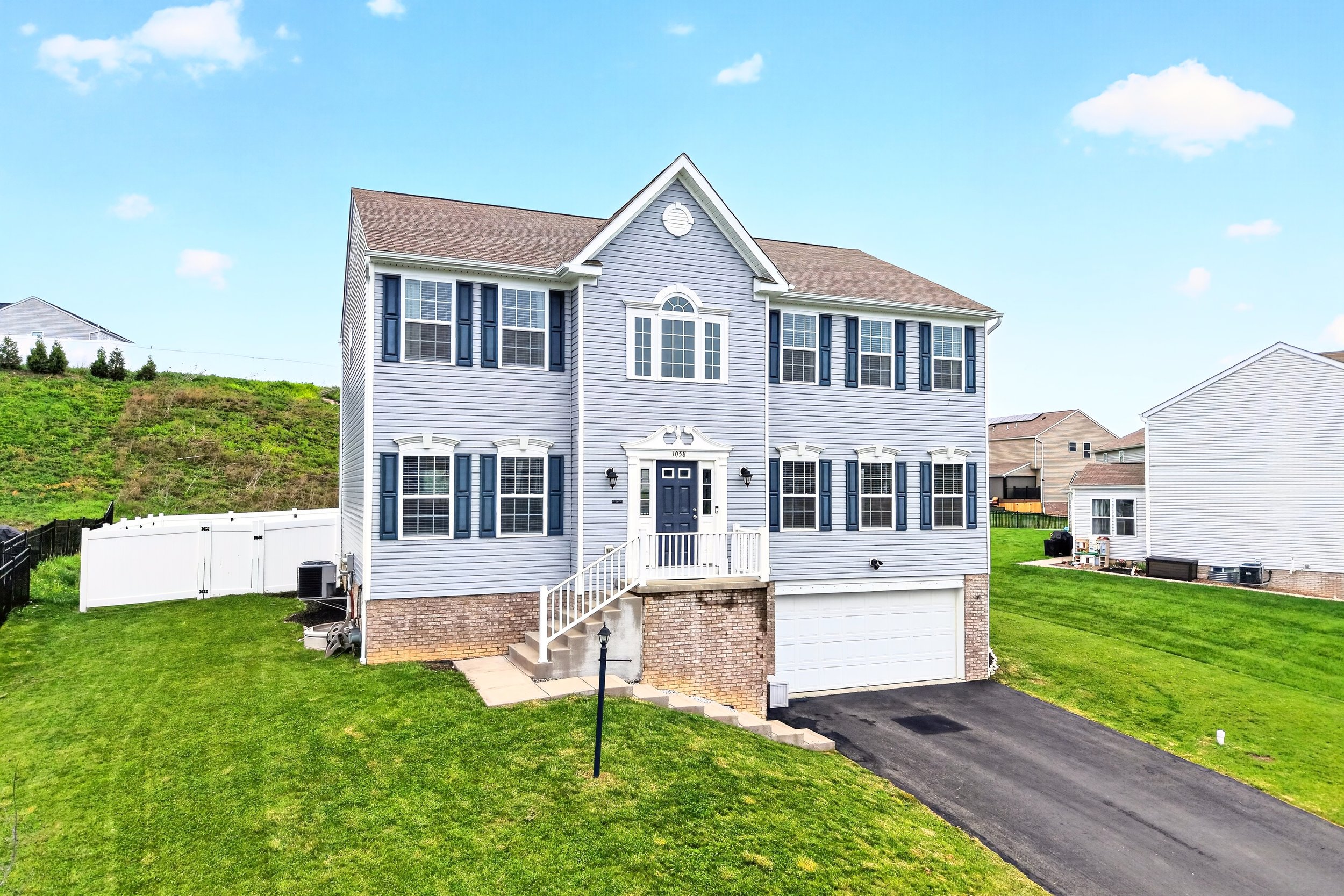 1058 Livorno Dr, Oakdale PA 15071