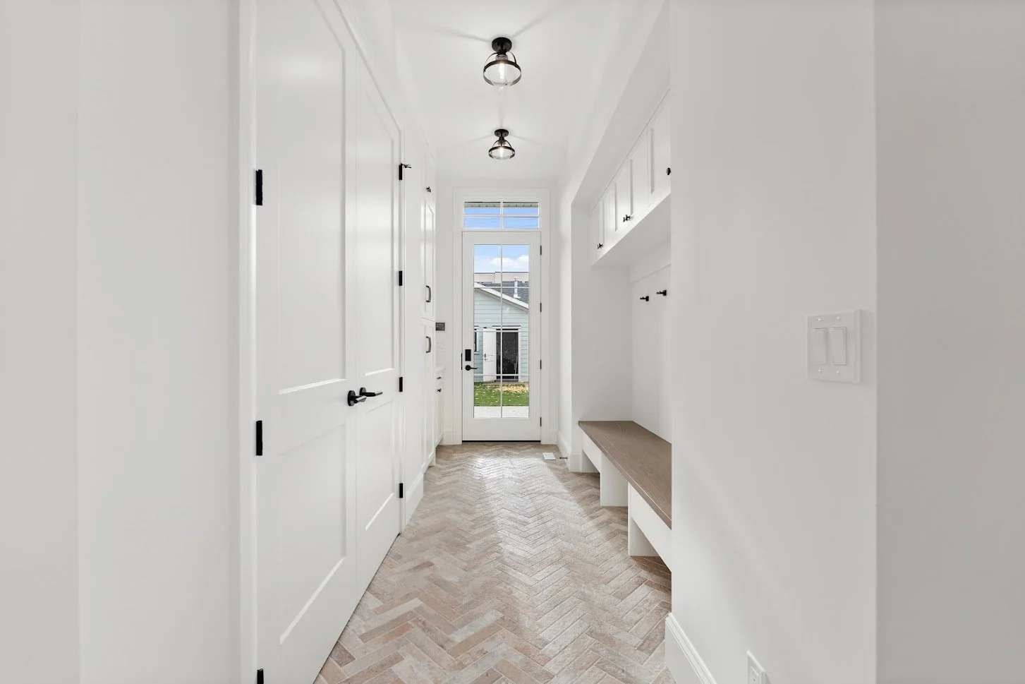 1909_49_Ave_SW_CaydencePhotography-18.jpg
