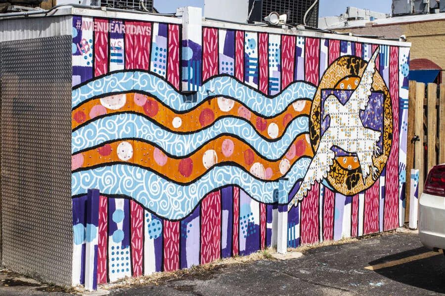 Meadowlark 
3023 E Douglas Ave 
September 2018 
8' x 16' 
 
A stylized meadowlark design, located behind Harry's Uptown Bar in the Douglas Design District. The second Avenue Art Days collaboration with Kevin Stanberry.