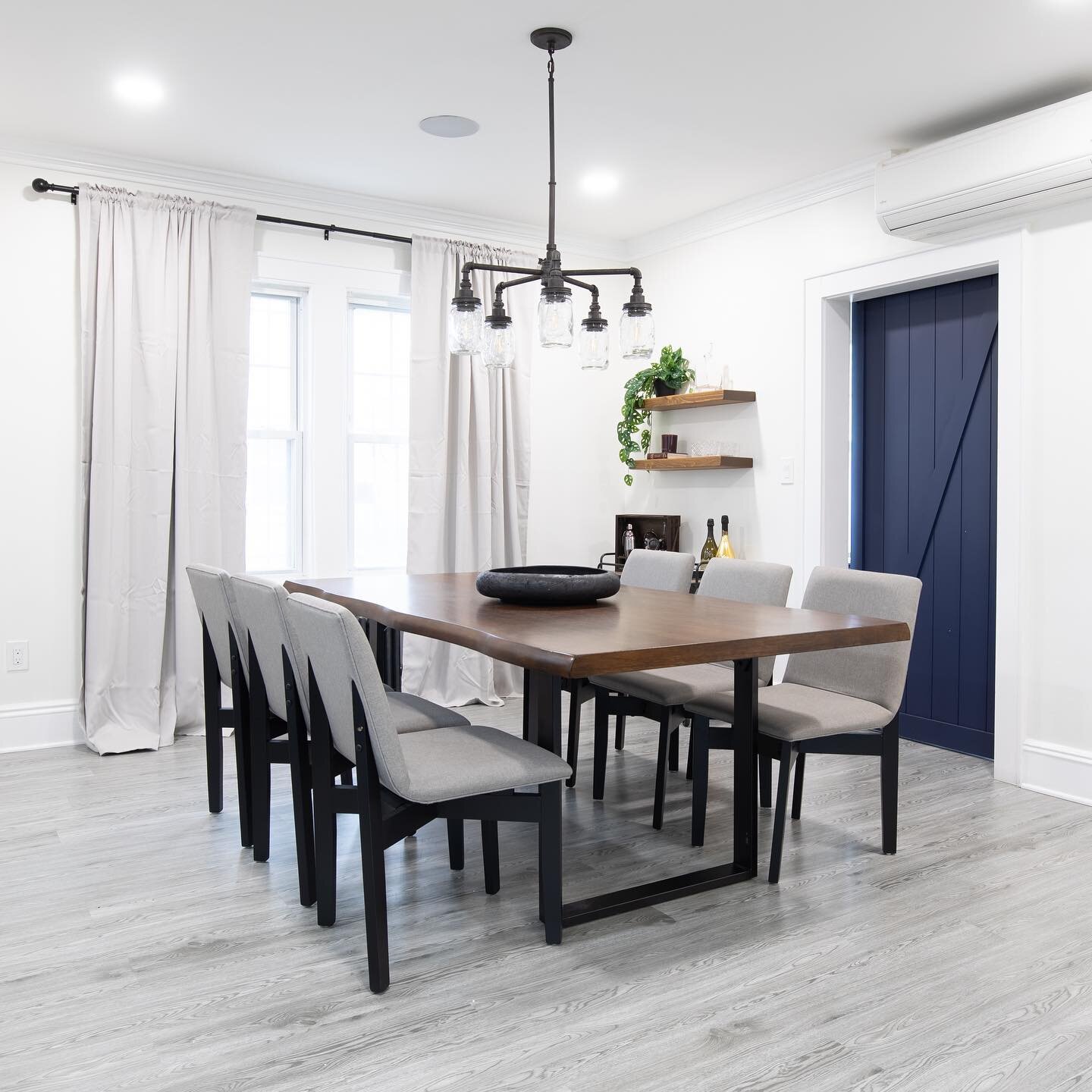 We underestimate the power decor has in a space. Decorative items help bring life and love to all different types of spaces. 

SWIPE to see the &ldquo;before&rdquo; of this dining room space for our client. After our client was faced with an extensiv