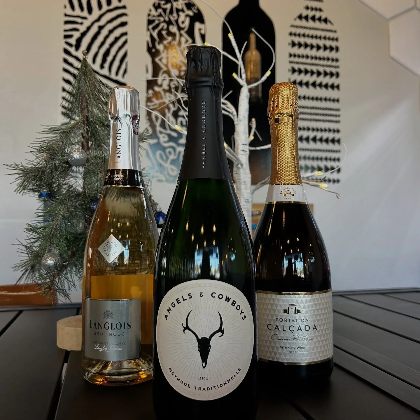 Let the countdown to 2026 begin! 🥳 🎆 
Help us ring in the new year at our family-friendly NYE celebration from 2-5pm tomorrow, with a countdown at 4pm.

Kiddos get a free sparkling grape juice and the adults get to enjoy a free sparkling wine tasti