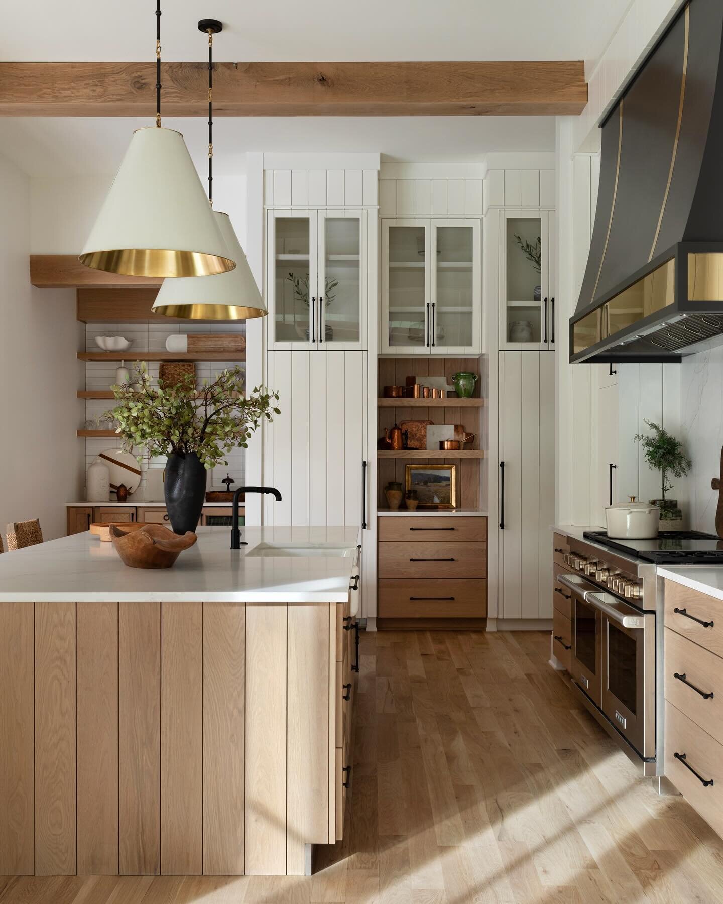 Dreamy light 🤝🏼 the perfect kitchen
Photography &mdash; @carolinesharpnack 
Design &mdash; @vernichinteriors 
Builder &mdash; @davispropertiesoftn