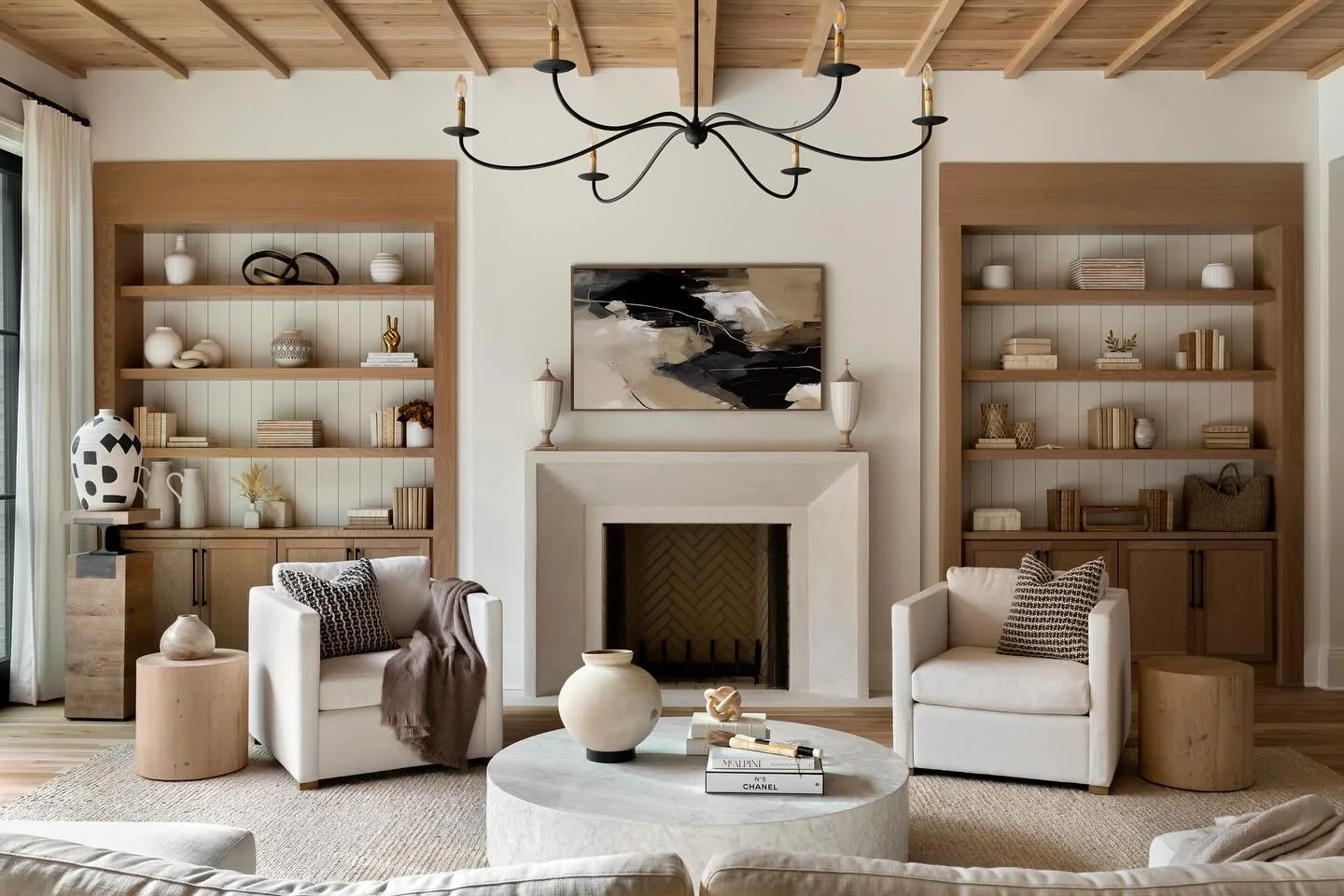 Finally getting to see these photos in print a year and a half after the shoot, but it was worth the wait! @vernichinteriors featured in the summer issue of Modern Farmhouse Style, story by @margaret_zainey_roux 
Photography &ndash; @carolinesharpnac
