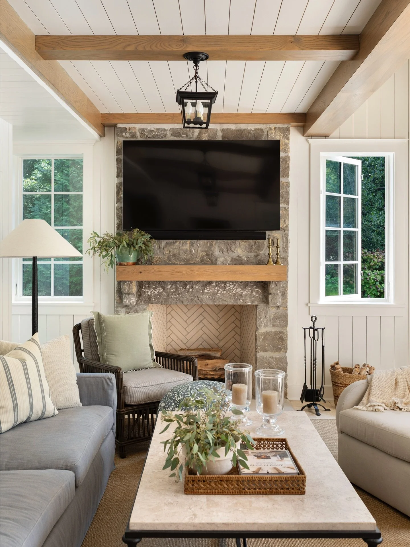 A favorite shoot from last year &ndash; this little pool house that&rsquo;s brimming with charm &amp; character (I would happily live here!)

Photography &ndash; @carolinesharpnack 
Interior Design &ndash; @samanthasteininteriors 
Architect/Builder &